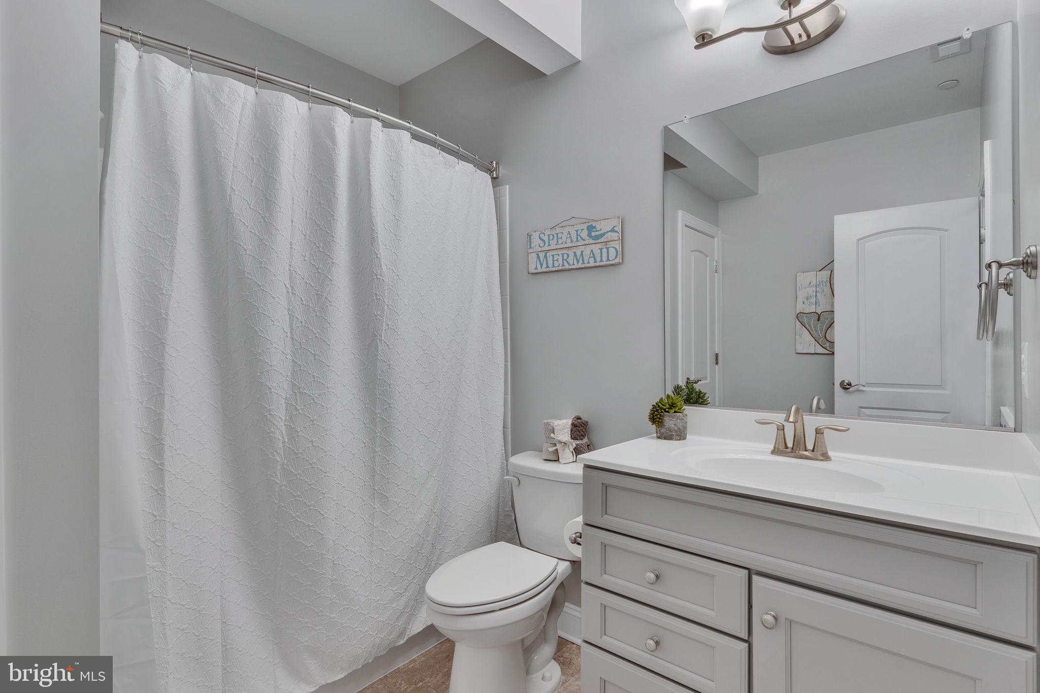 OAKLAND HALL - Residential