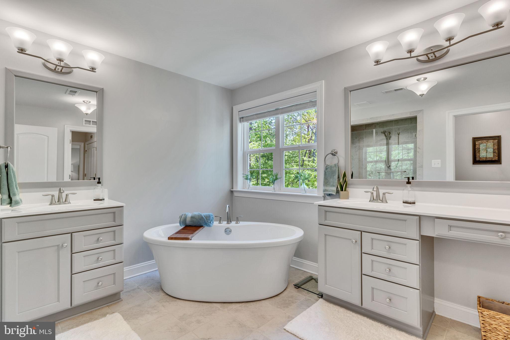 OAKLAND HALL - Residential