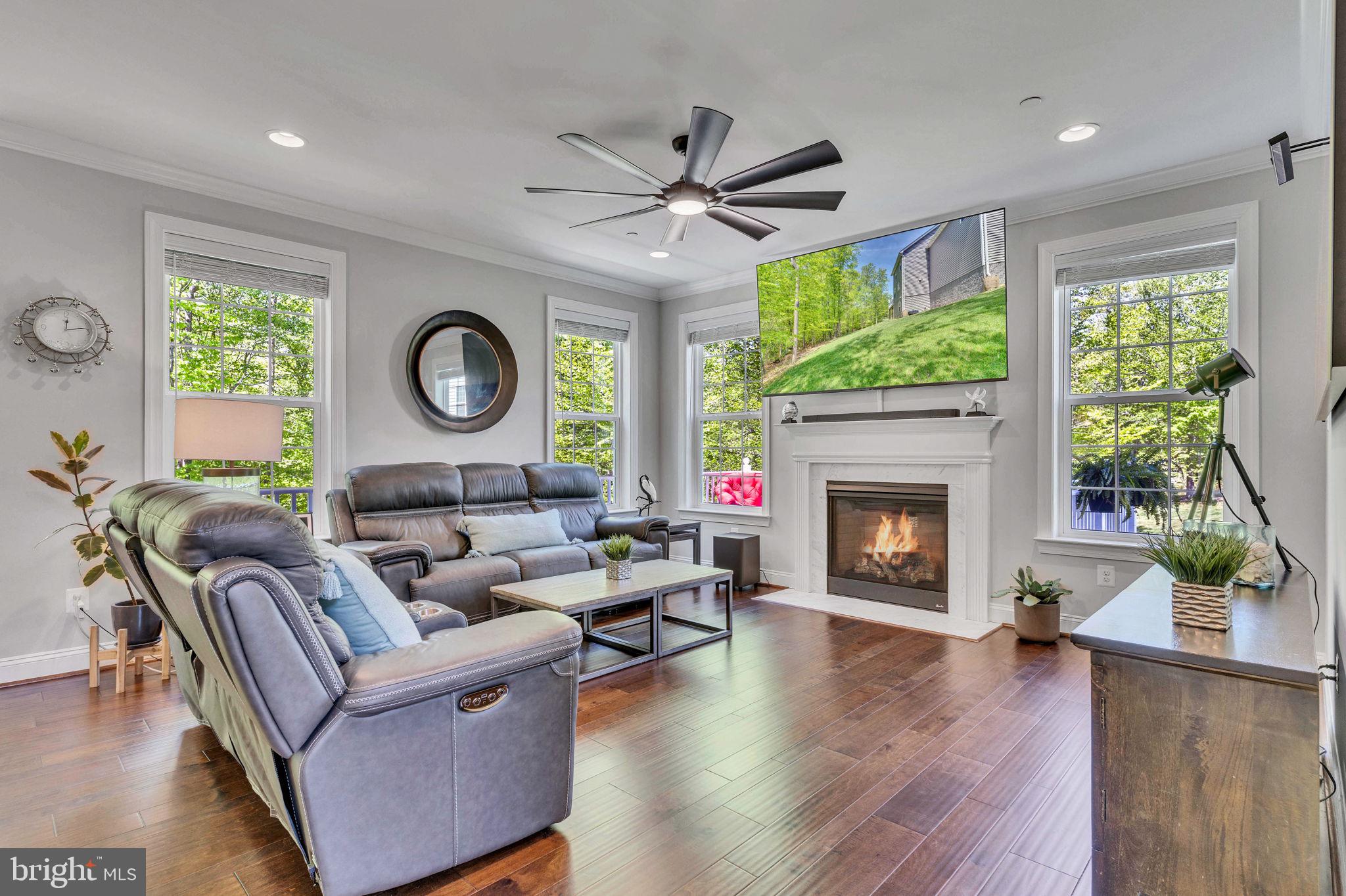 OAKLAND HALL - Residential