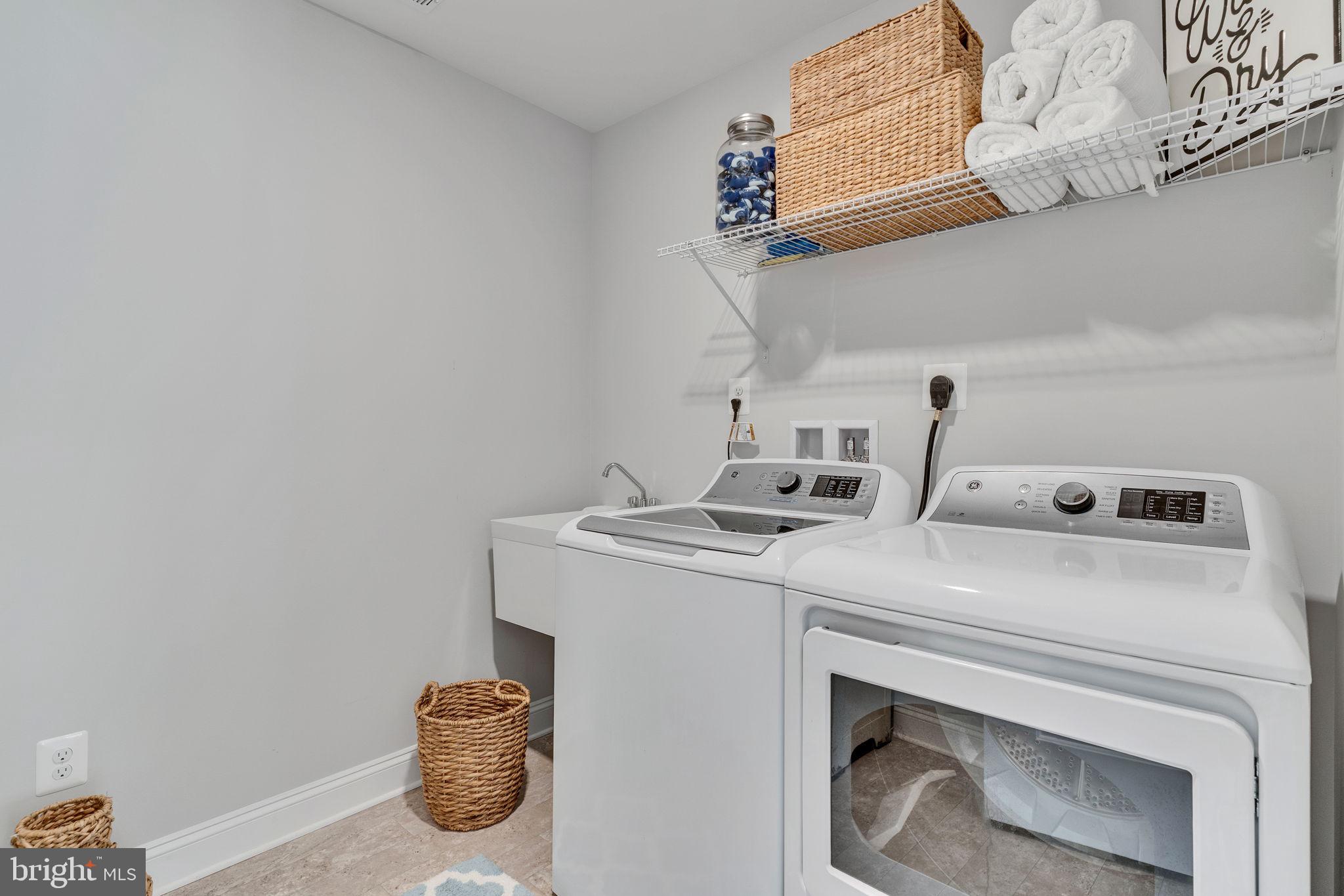 OAKLAND HALL - Residential