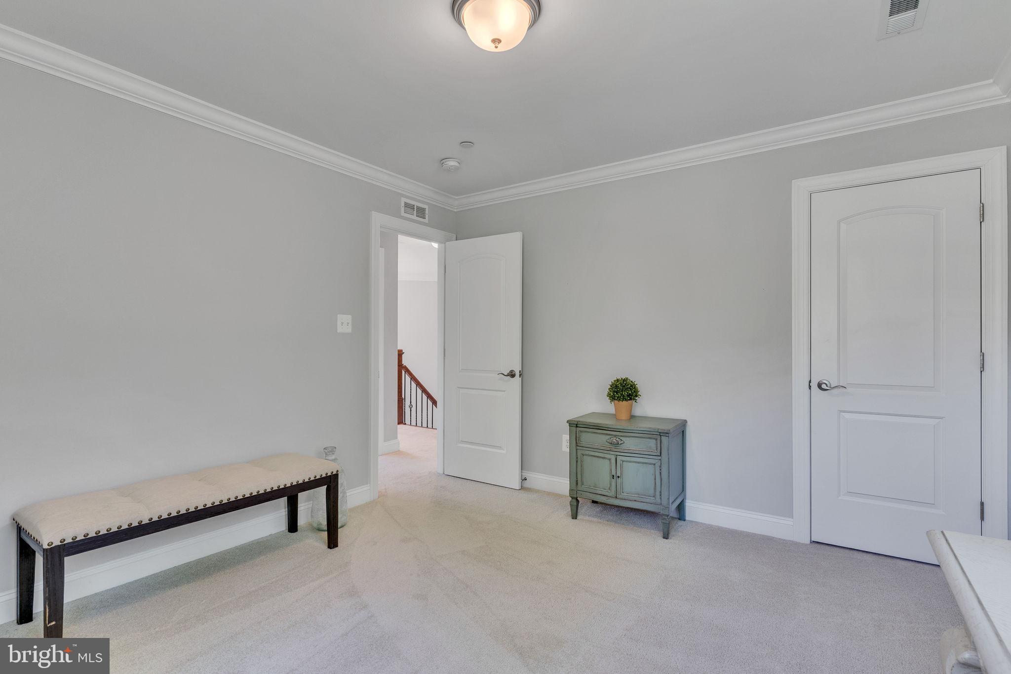 OAKLAND HALL - Residential