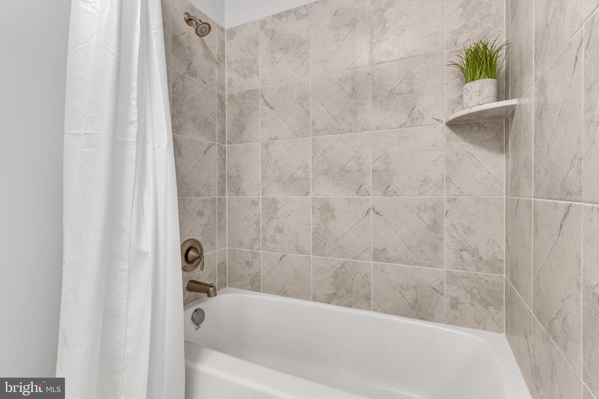 OAKLAND HALL - Residential