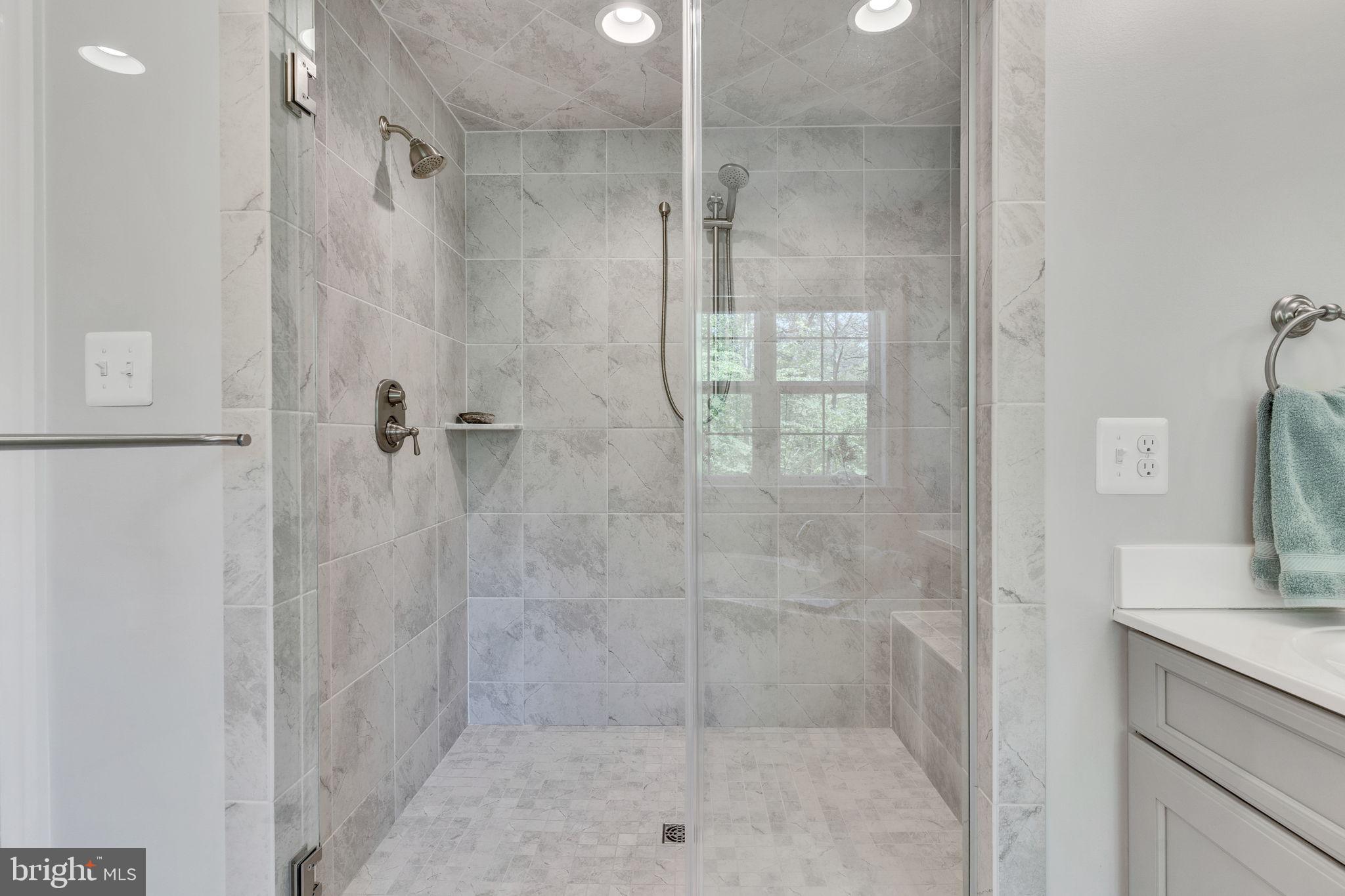 OAKLAND HALL - Residential