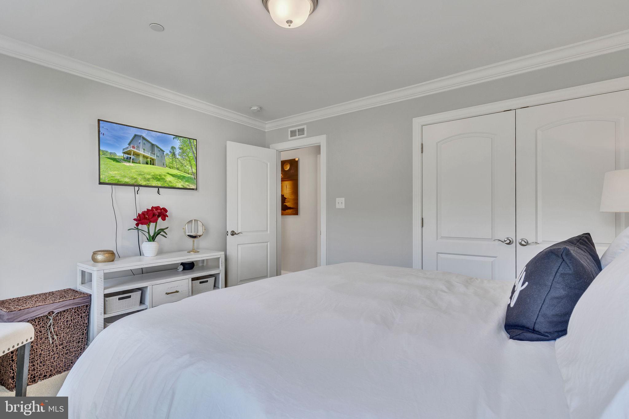 OAKLAND HALL - Residential