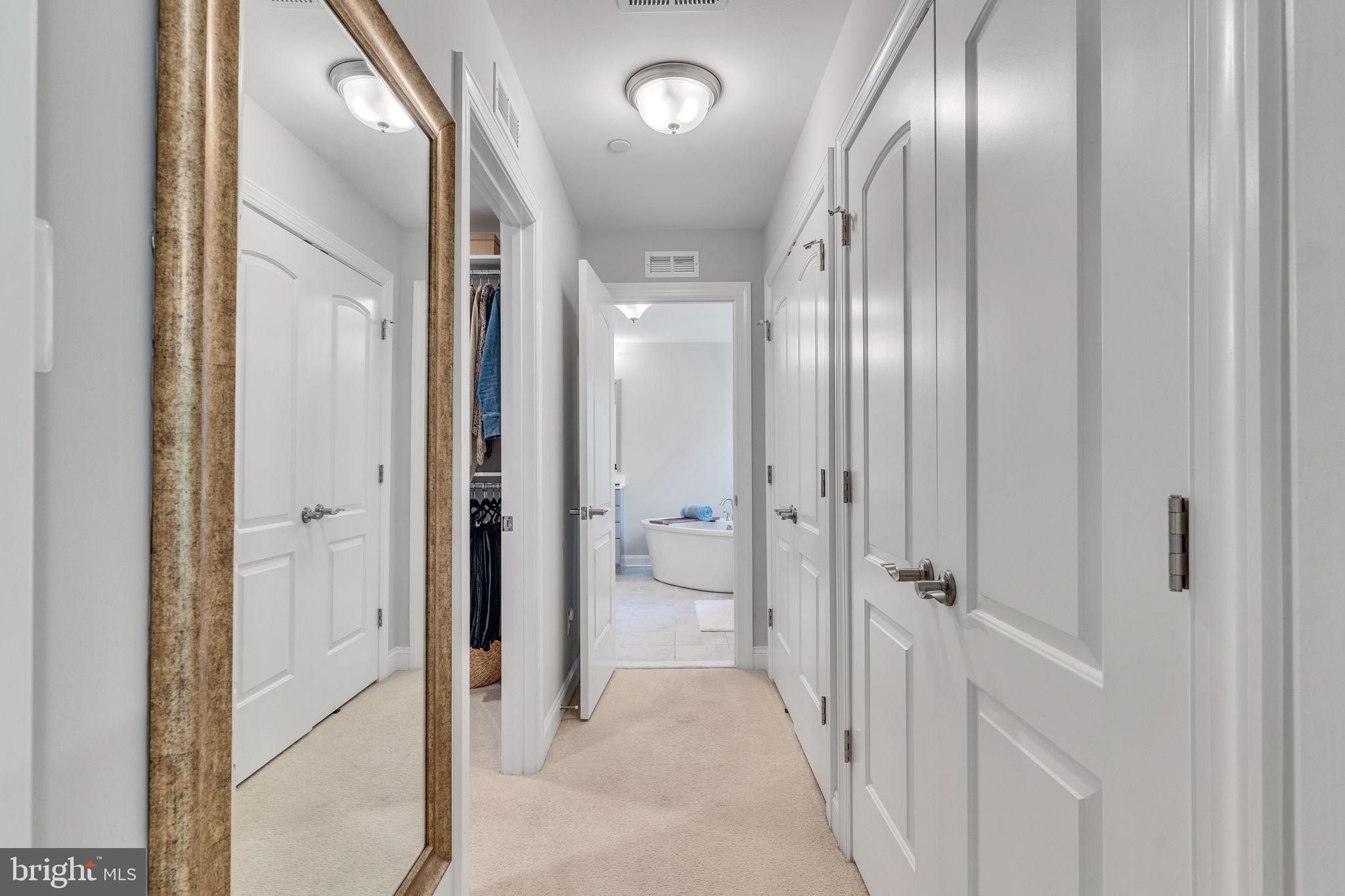 OAKLAND HALL - Residential