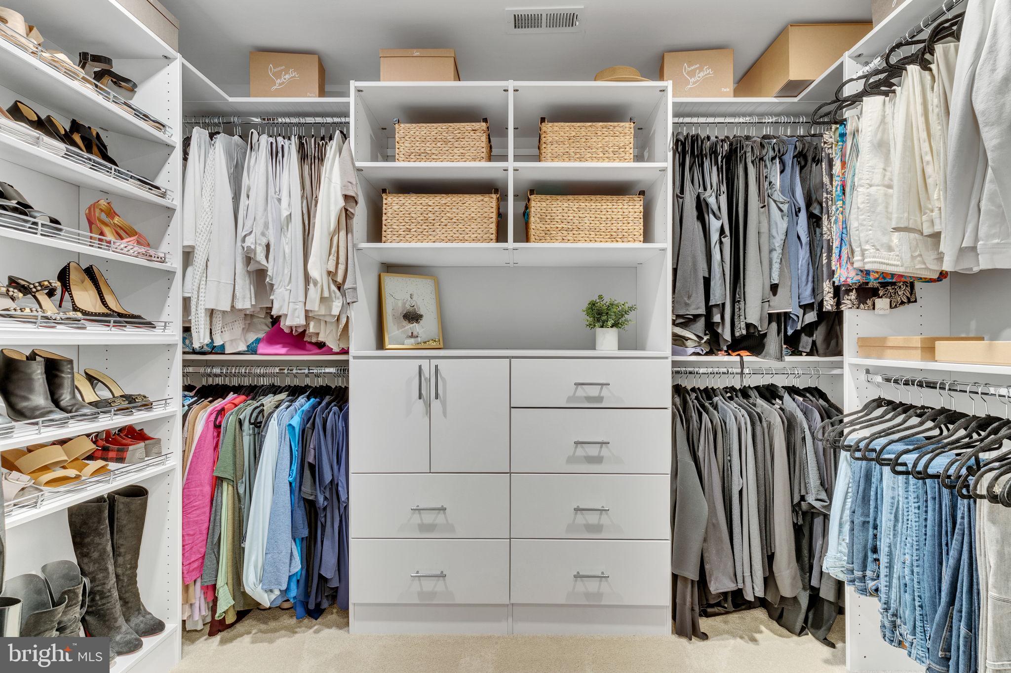 OAKLAND HALL - Residential