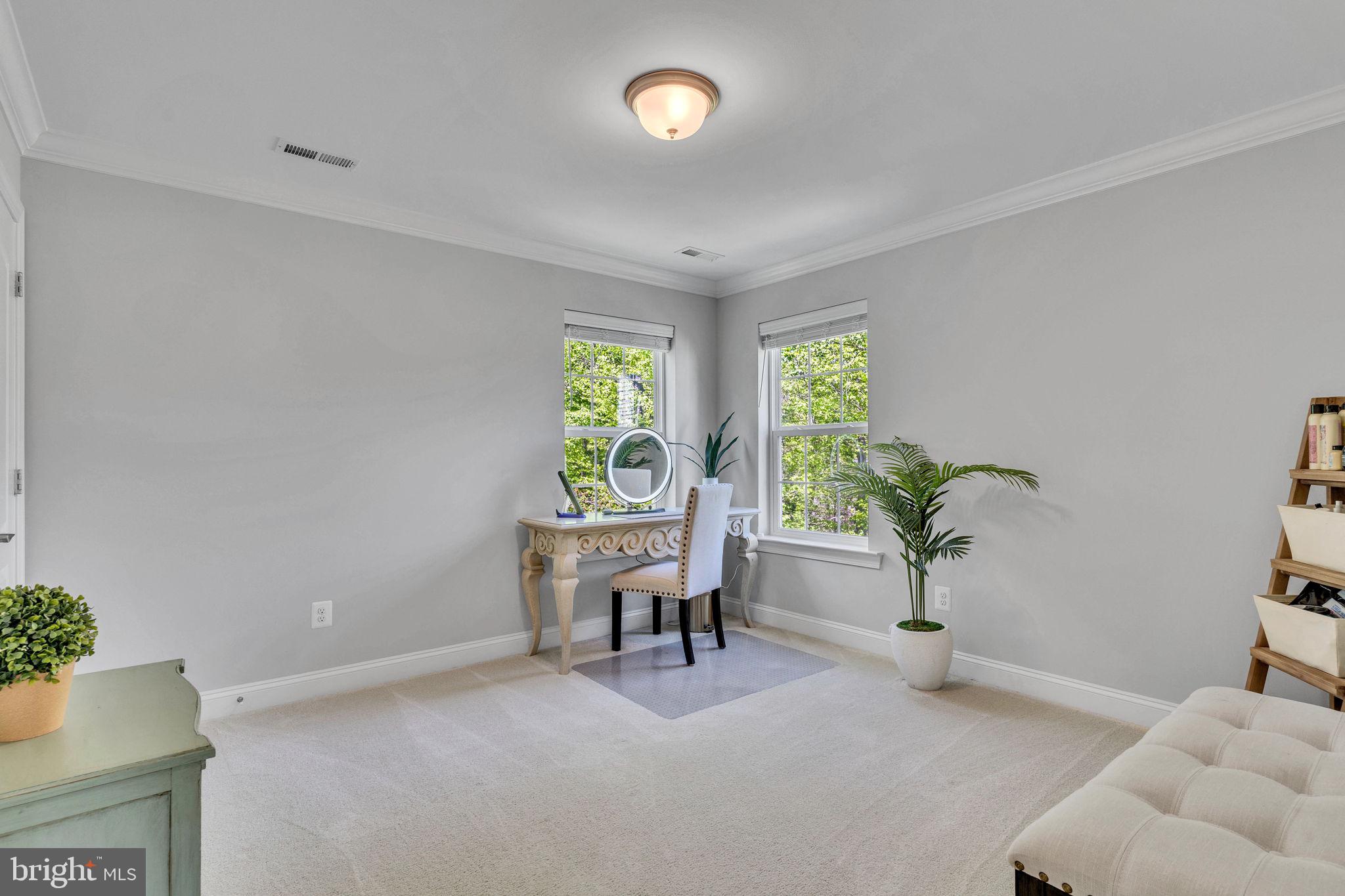 OAKLAND HALL - Residential