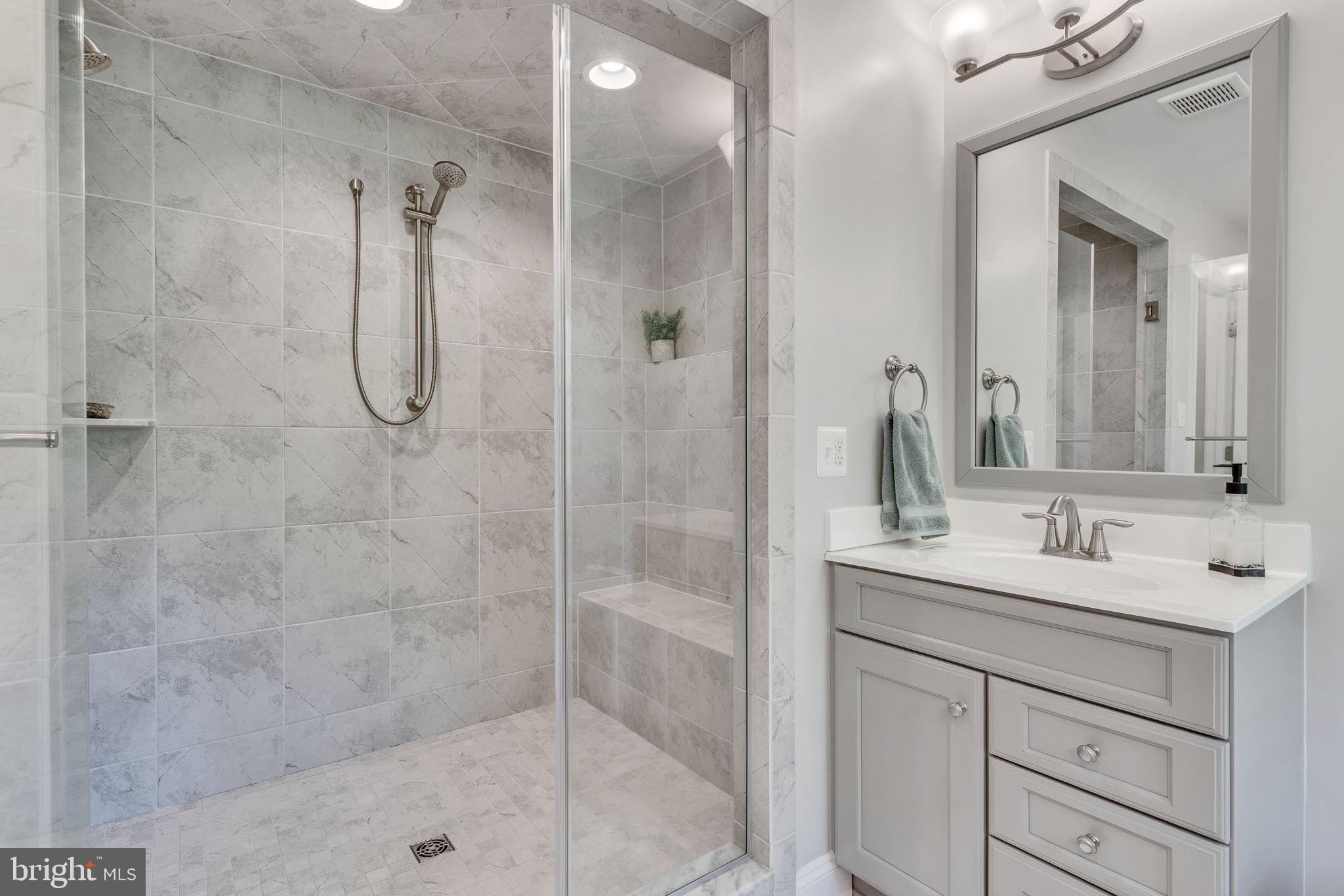 OAKLAND HALL - Residential