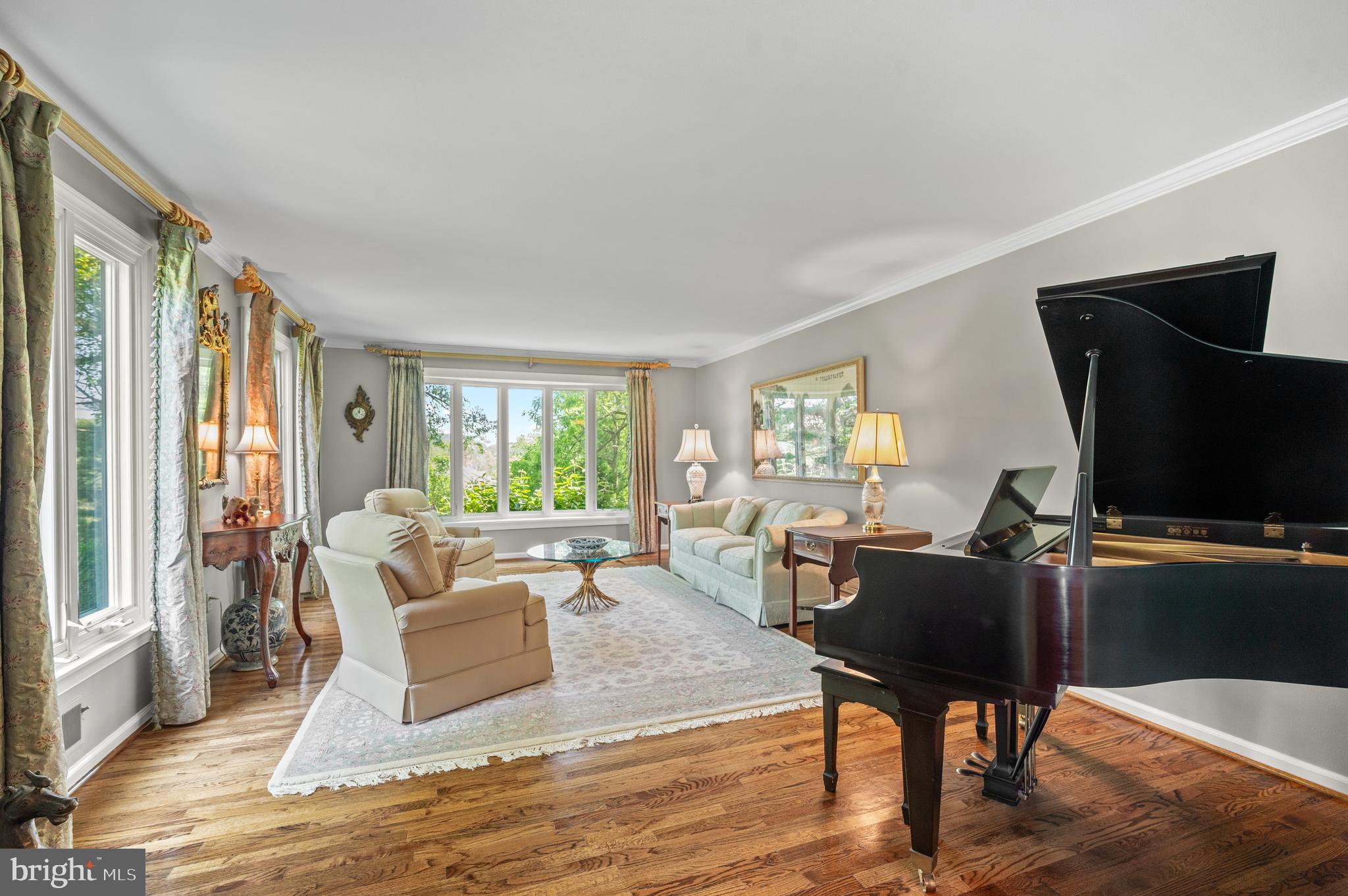 NEWTOWN HUNT - Residential