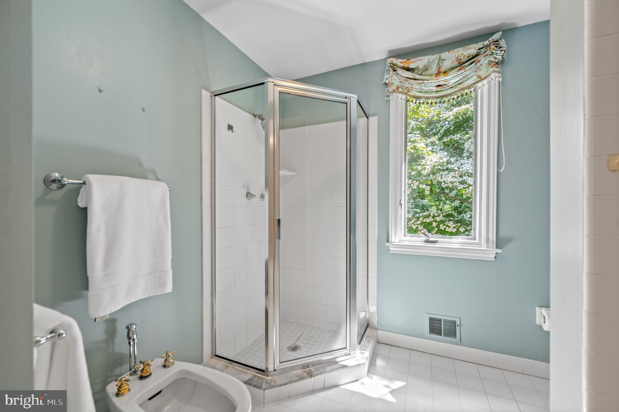 NEWTOWN HUNT - Residential