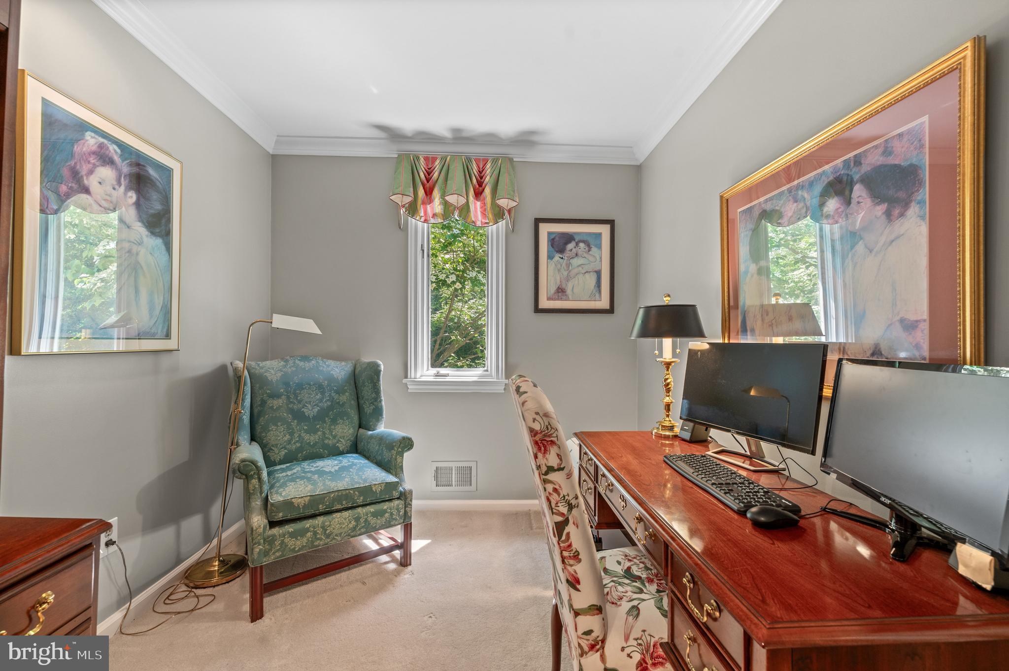 NEWTOWN HUNT - Residential