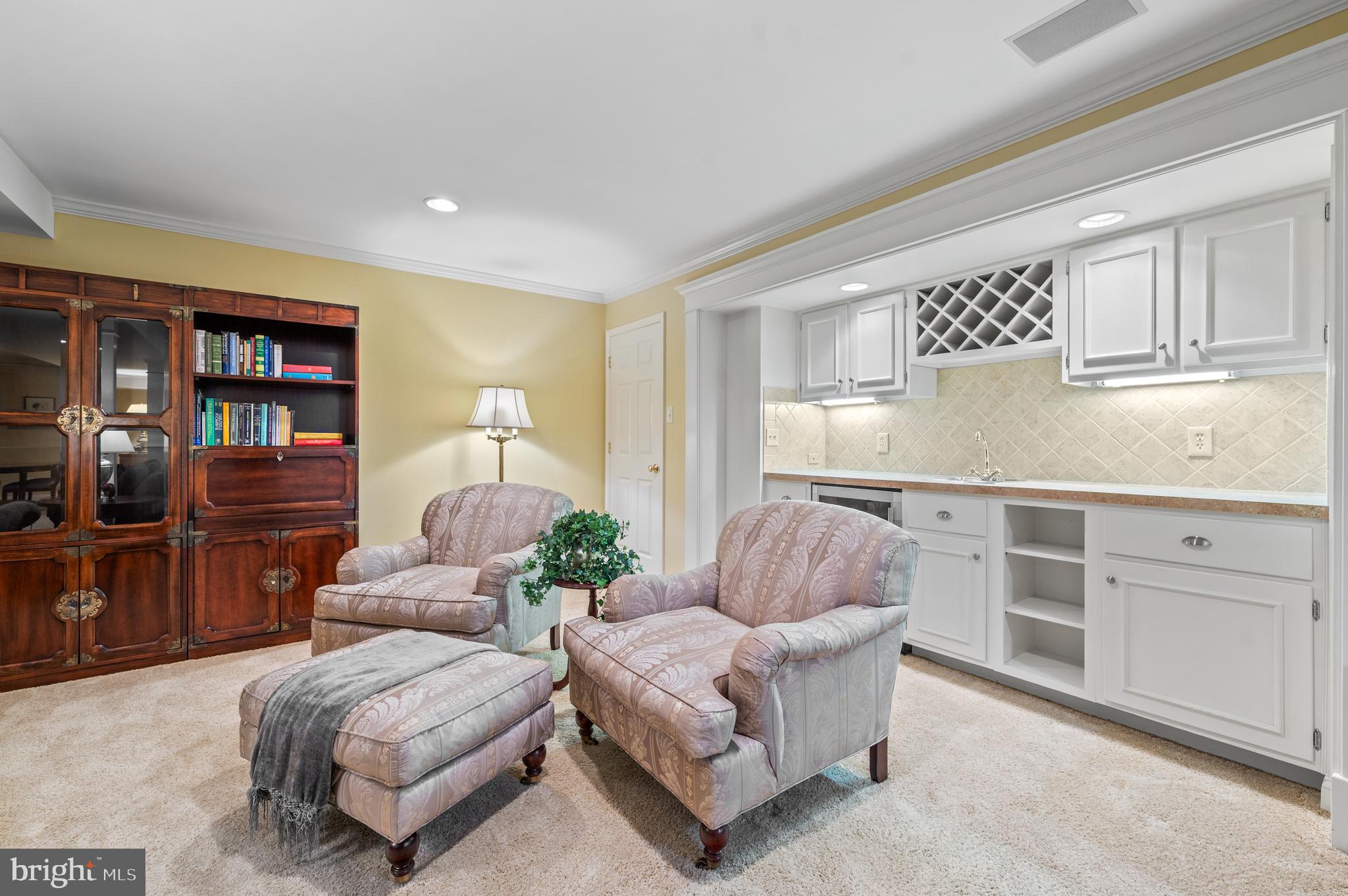 NEWTOWN HUNT - Residential