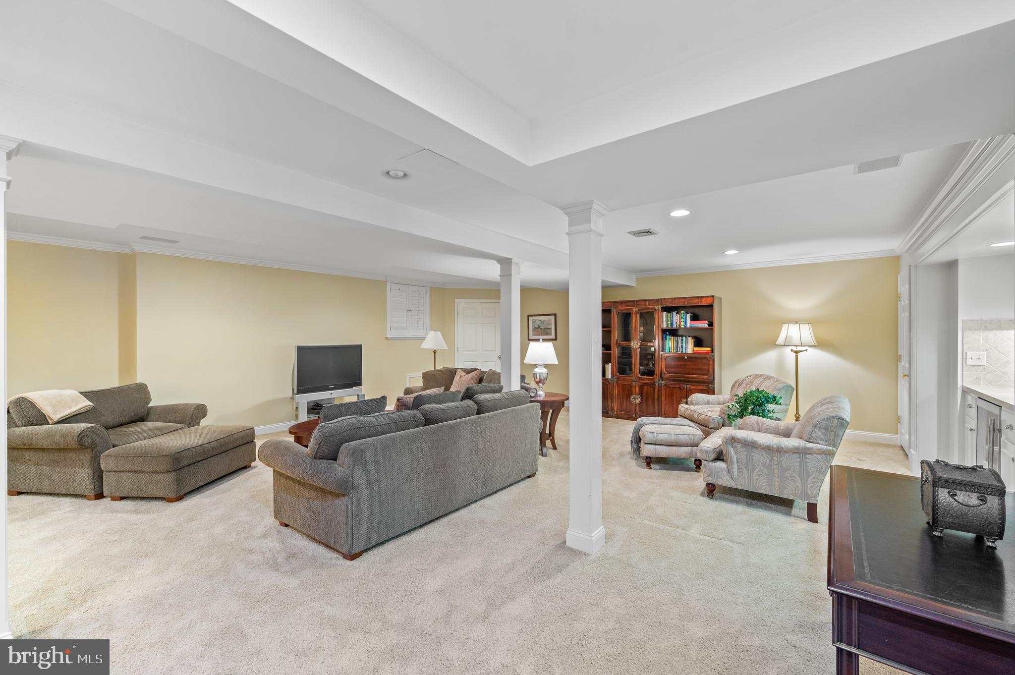 NEWTOWN HUNT - Residential