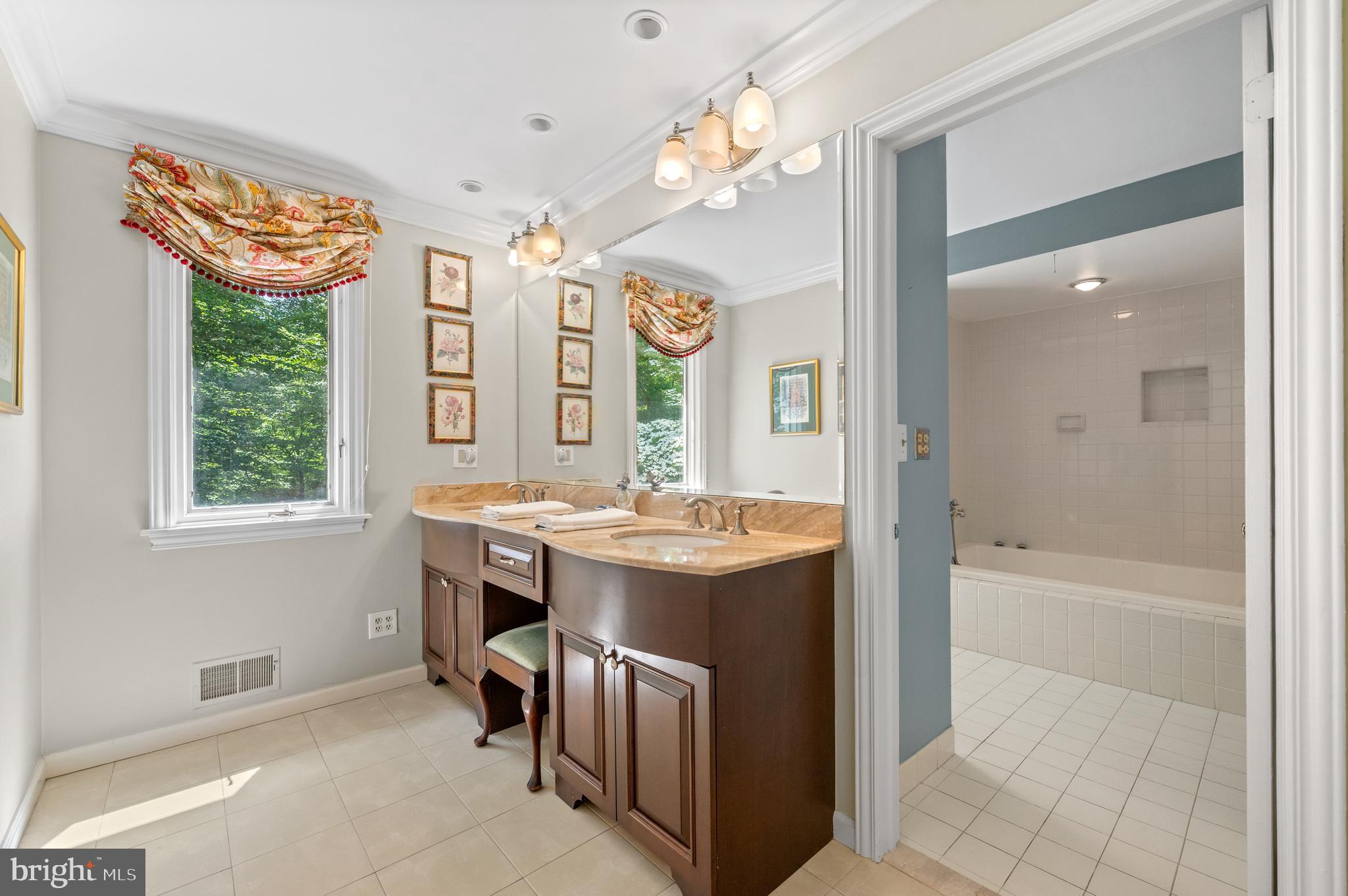 NEWTOWN HUNT - Residential