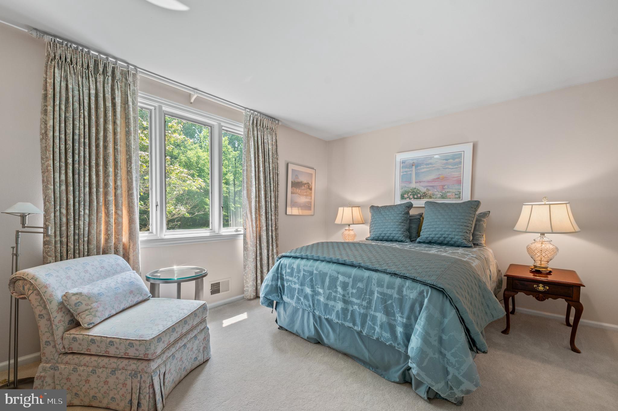 NEWTOWN HUNT - Residential