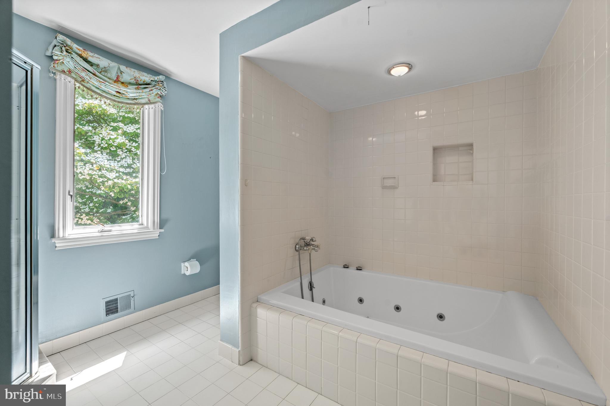 NEWTOWN HUNT - Residential