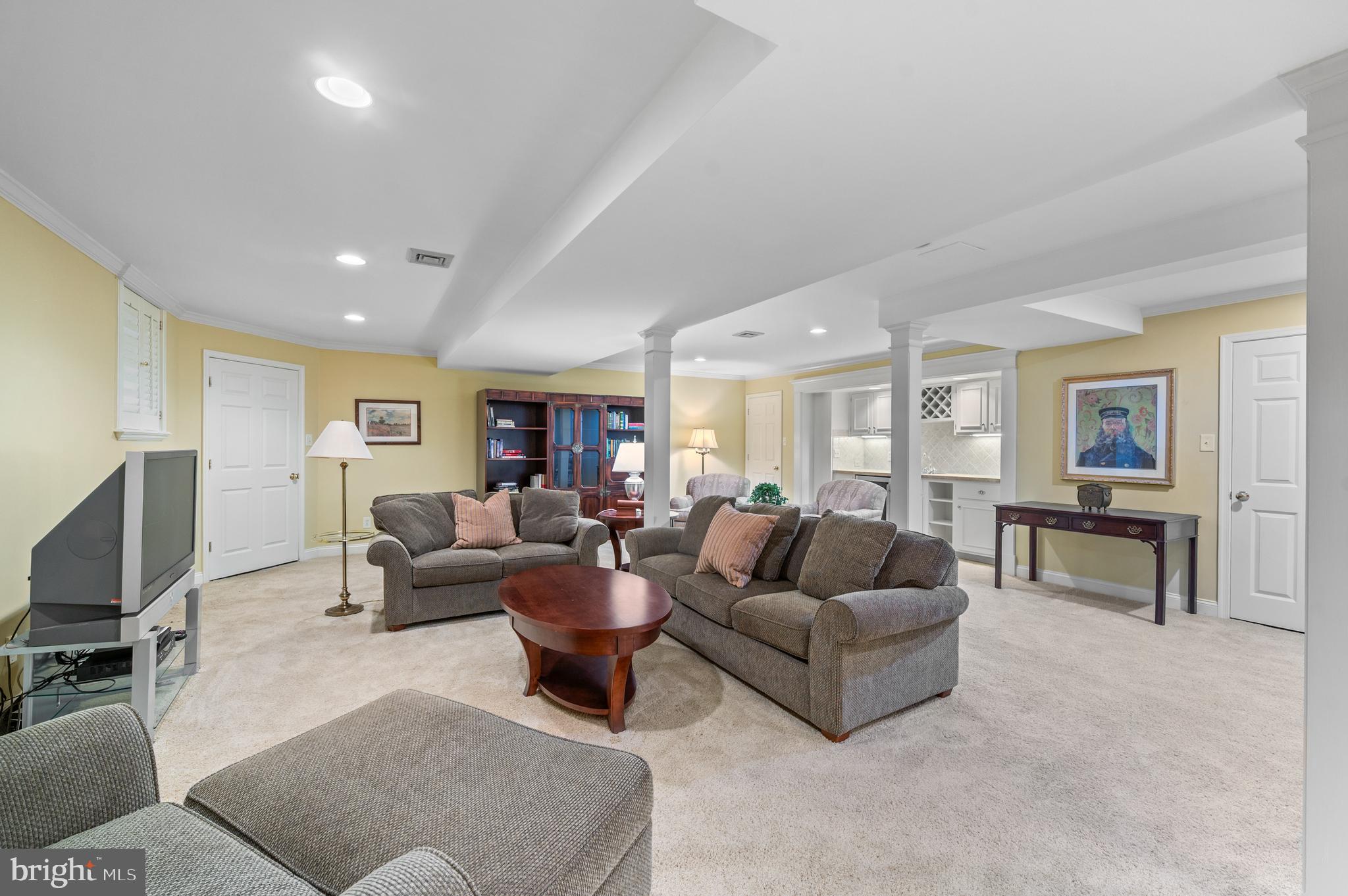 NEWTOWN HUNT - Residential