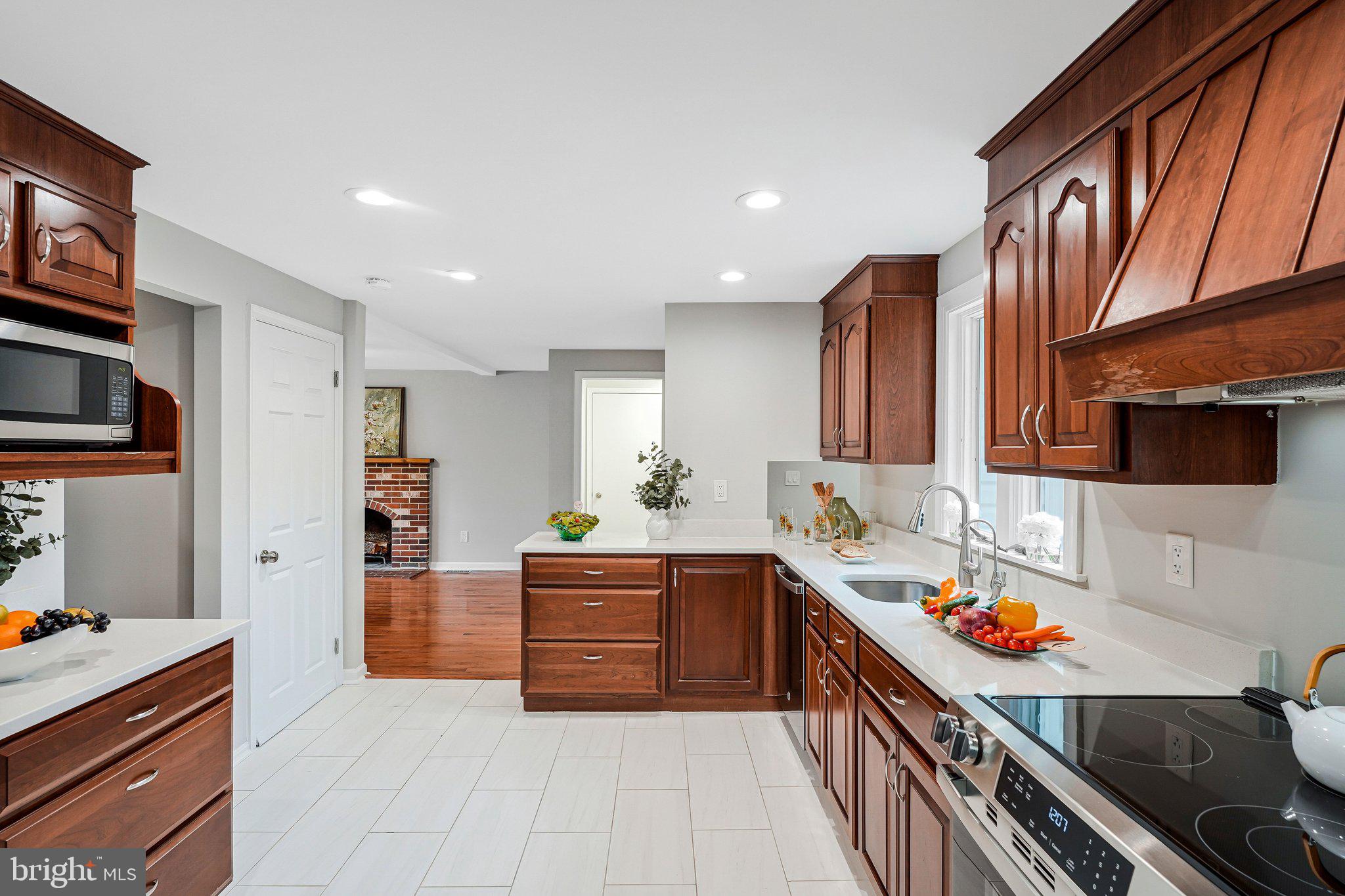 FOX MILL ESTATES - Residential