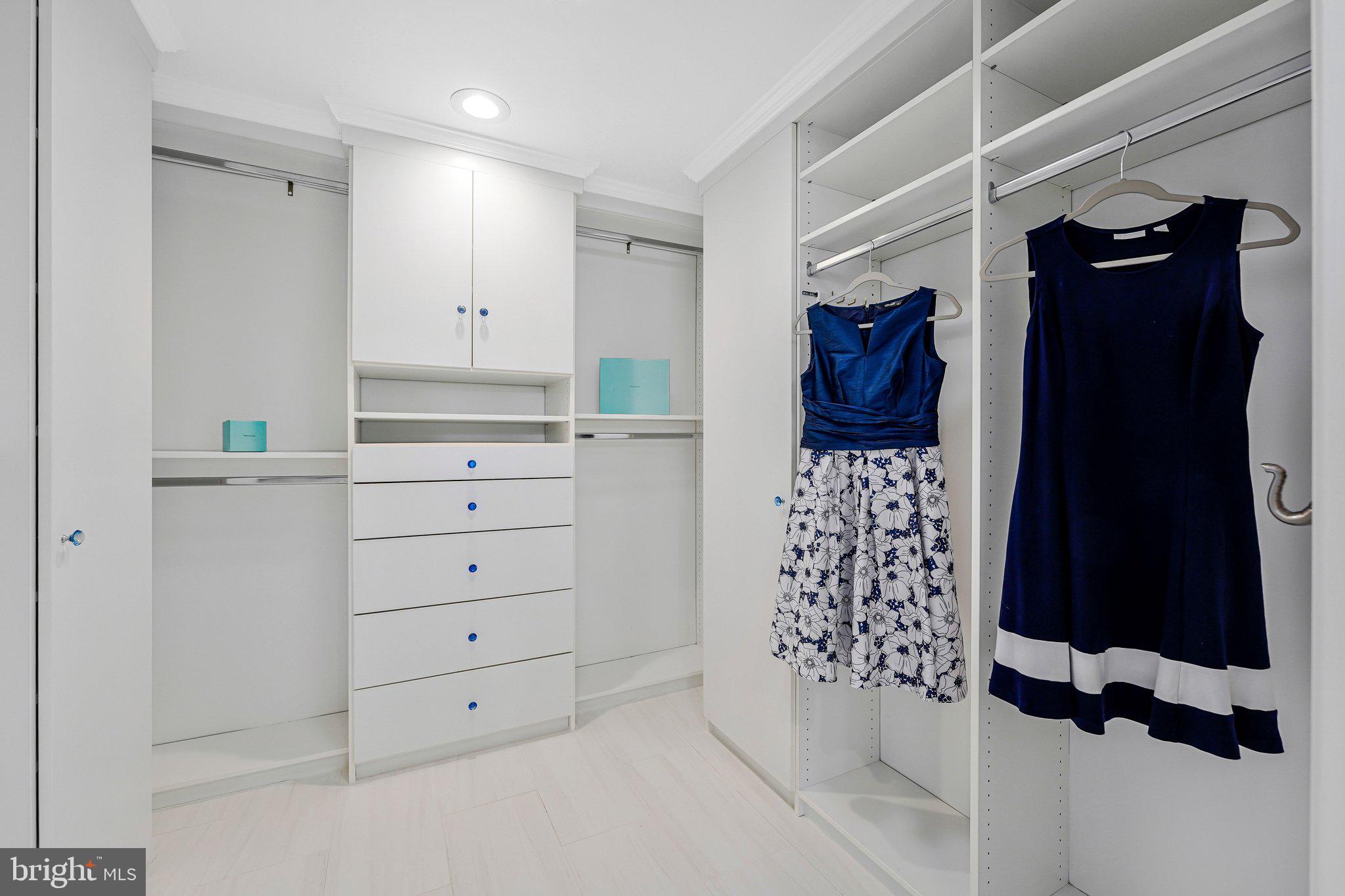 FOX MILL ESTATES - Residential