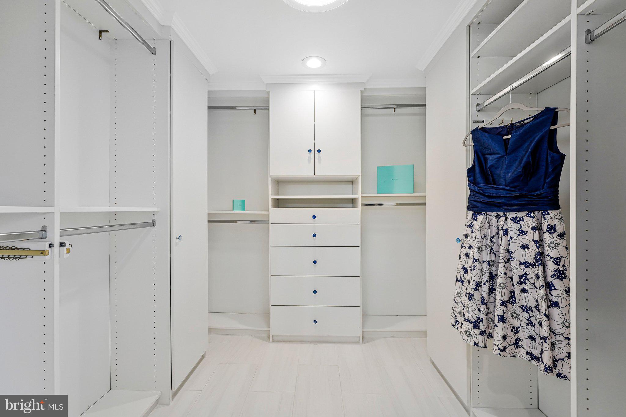 FOX MILL ESTATES - Residential