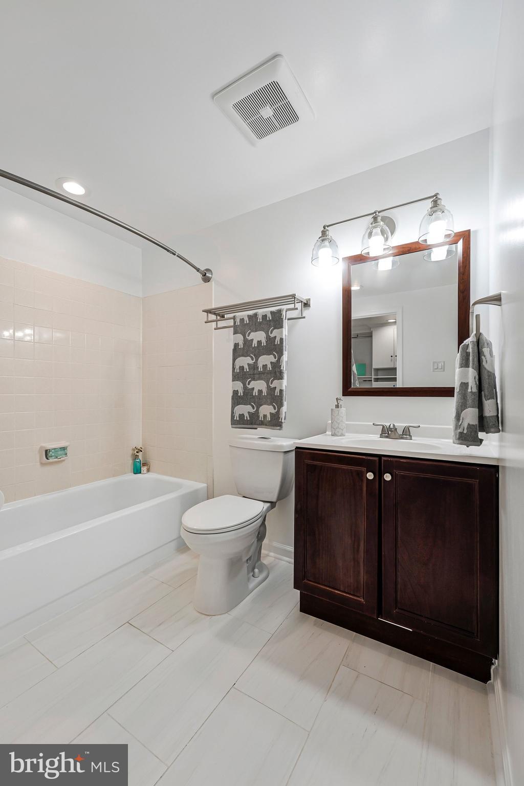 FOX MILL ESTATES - Residential