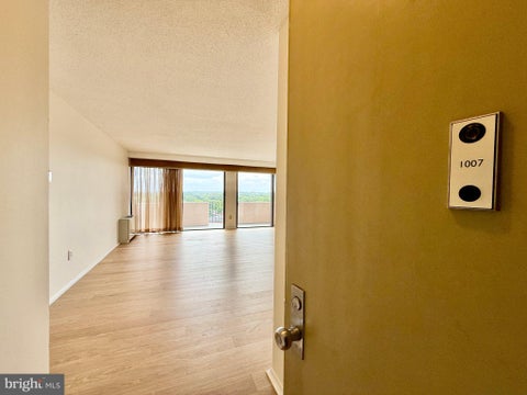 Condo For Rent - 4141 N Henderson Road #1007<br/> ARLINGTON, VA 22203