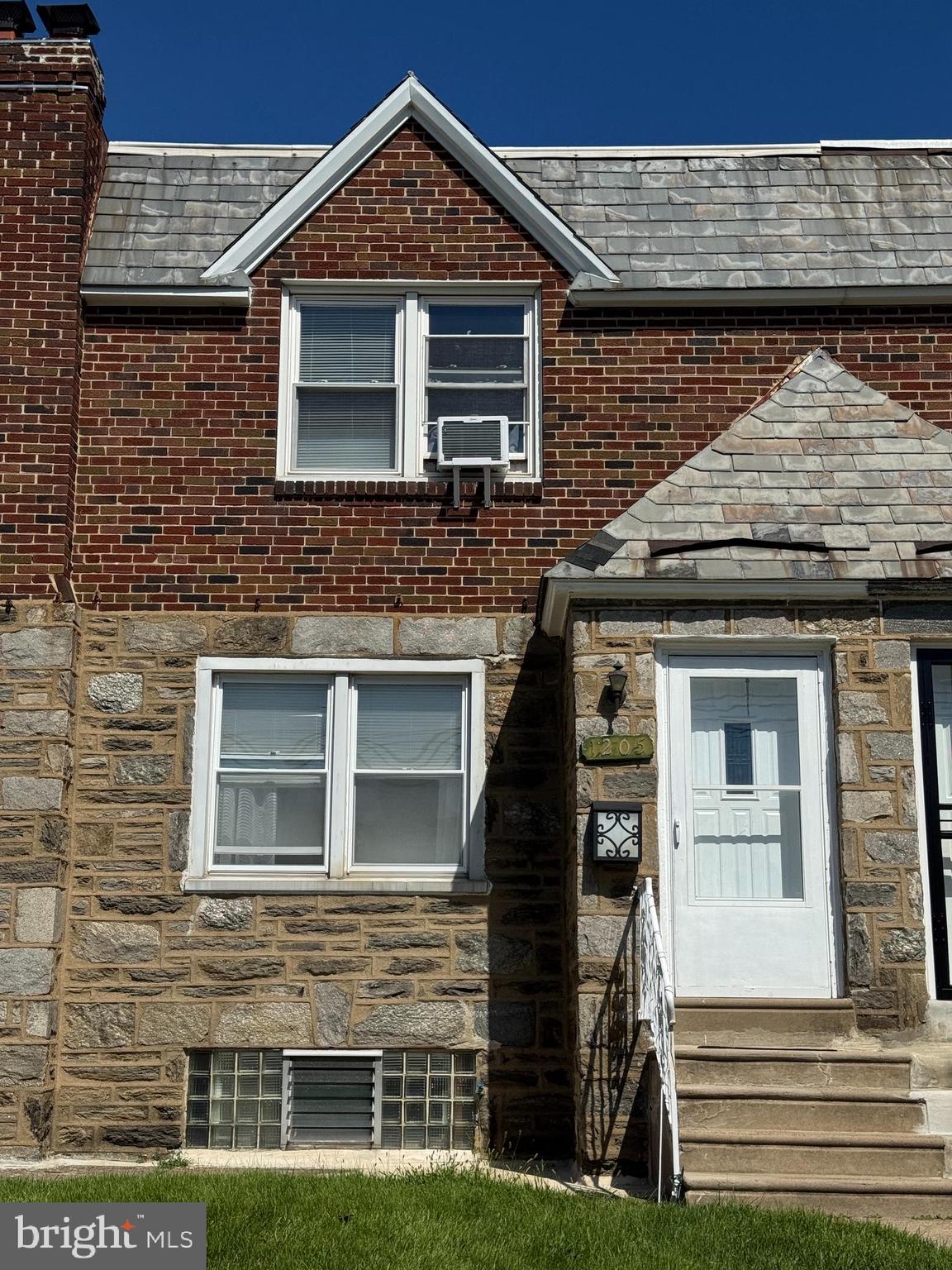 1205 LEVICK STREET
