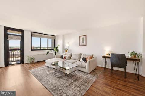 Photo of 801 N Pitt Street #1601, ALEXANDRIA, VA 22314 (MLS # VAAX2062282)
