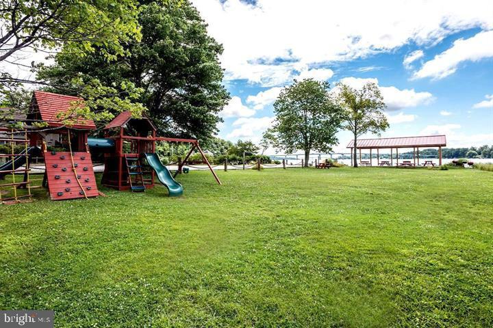 WINCHESTER ON THE SEVERN - Land