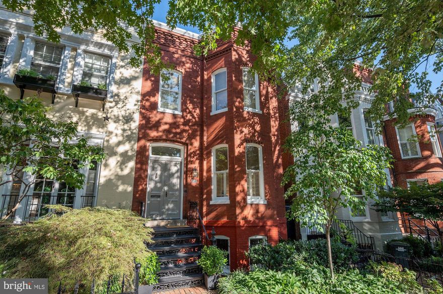 EXTRAORDINARY OFFERING OOZING WITH HISTORIC CHARM ON PRIME BLOCK IN EAST VILLAGE WITH ENORMOUS/DEEP PROFESSIONALLY DESIGNED GARDEN WITH DINING PAVILION--CHEF'S KITCHEN/FAMILY ROOM WITH BREAKFAST BAY AND ISLAND SEATING, TURNKEY BATHROOMS, 3 LARGE BEDROOMS UP, 10'6" CEILINGS IN LIVING AND DINING ROOMS, FINISHED LOWER LEVEL WITH FULL BATH, REFRESHMENT CENTER AND PRIVATE ENTRANCE, LUXE PRIMARY SUITE AND SO MUCH MORE. SURPRISING HORIZONTAL FLOOR PLAN AND OODLES OF AUTHENTIC ARCHITECTURAL CHARACTER.