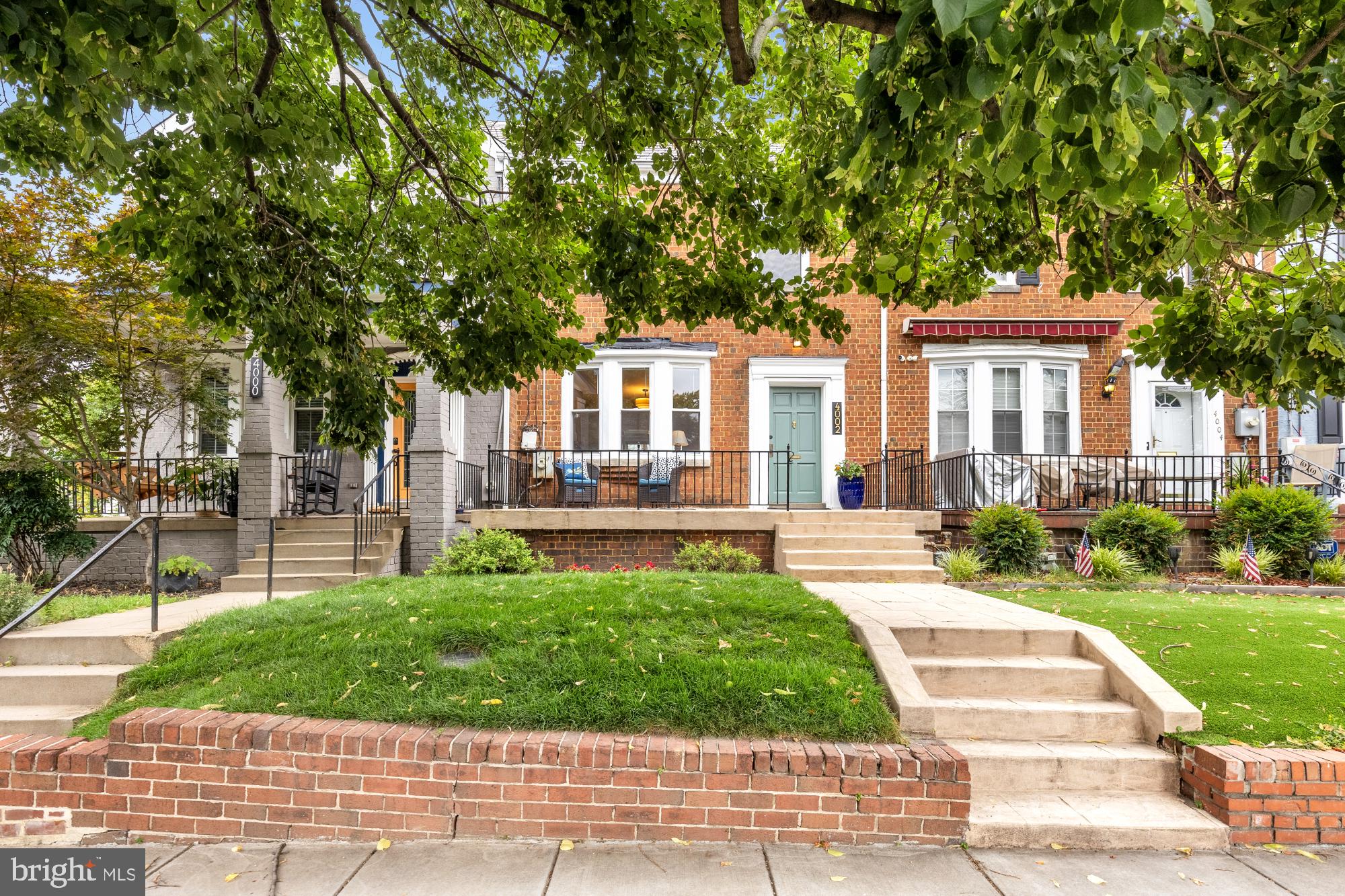 4002 10TH STREET NE
