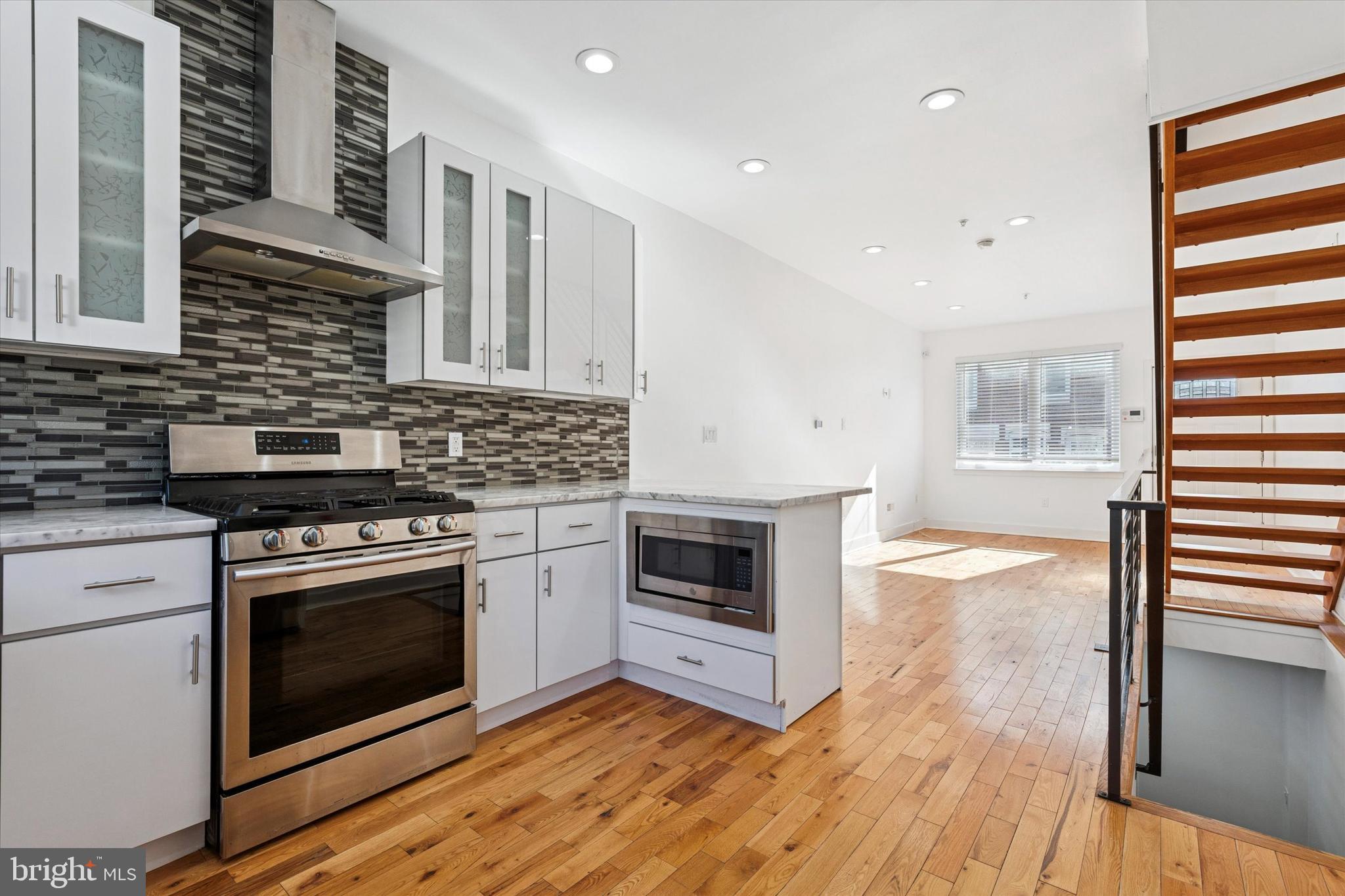 POINT BREEZE - Residential