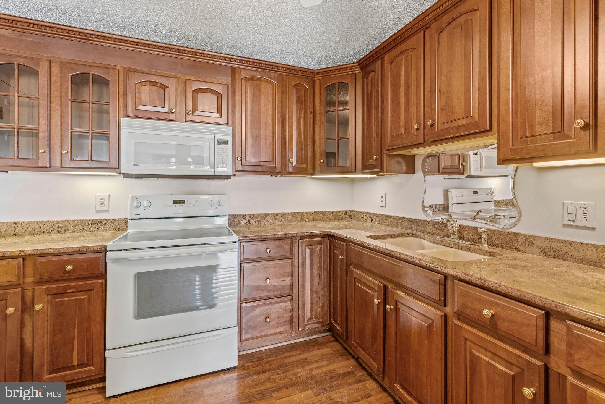 THE RIDGELY - Residential