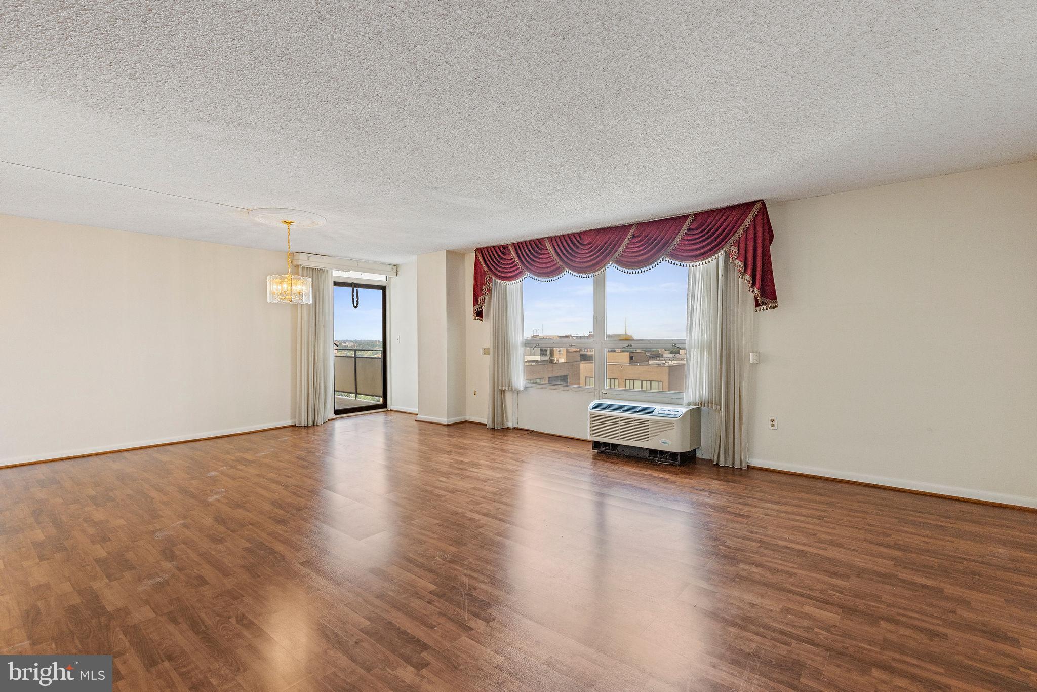 THE RIDGELY - Residential