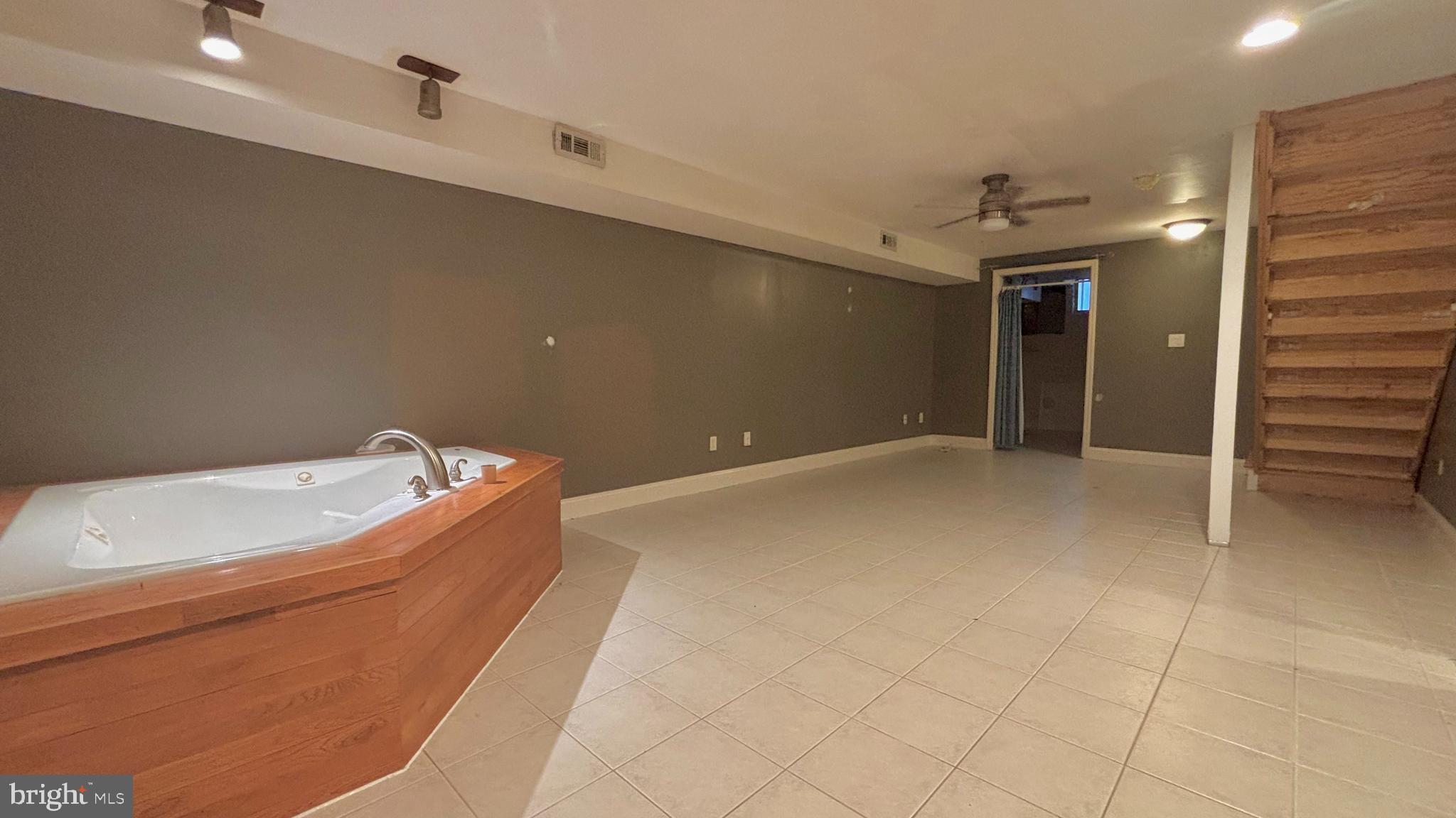 LOWER MOYAMENSING - Residential