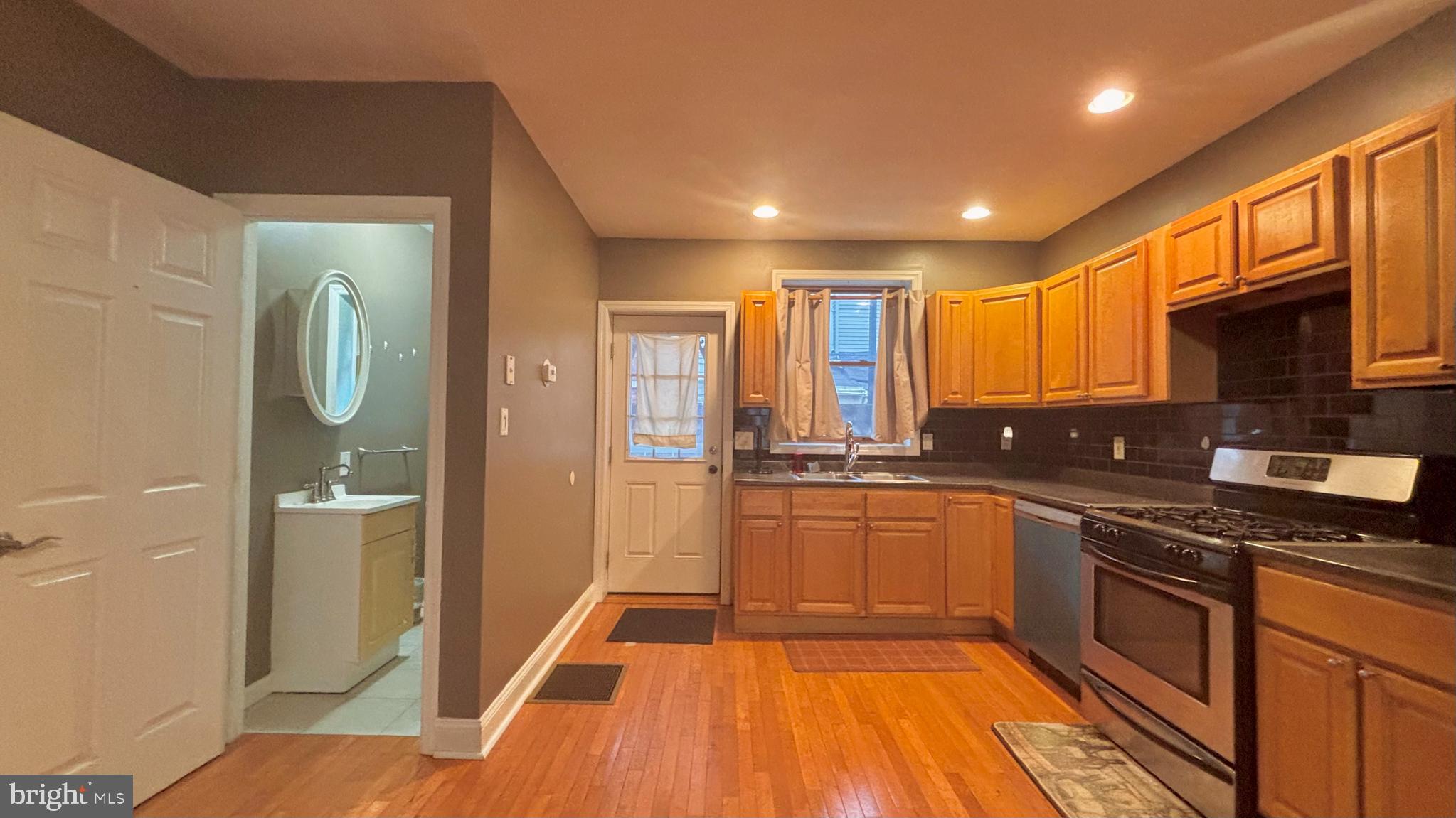 LOWER MOYAMENSING - Residential