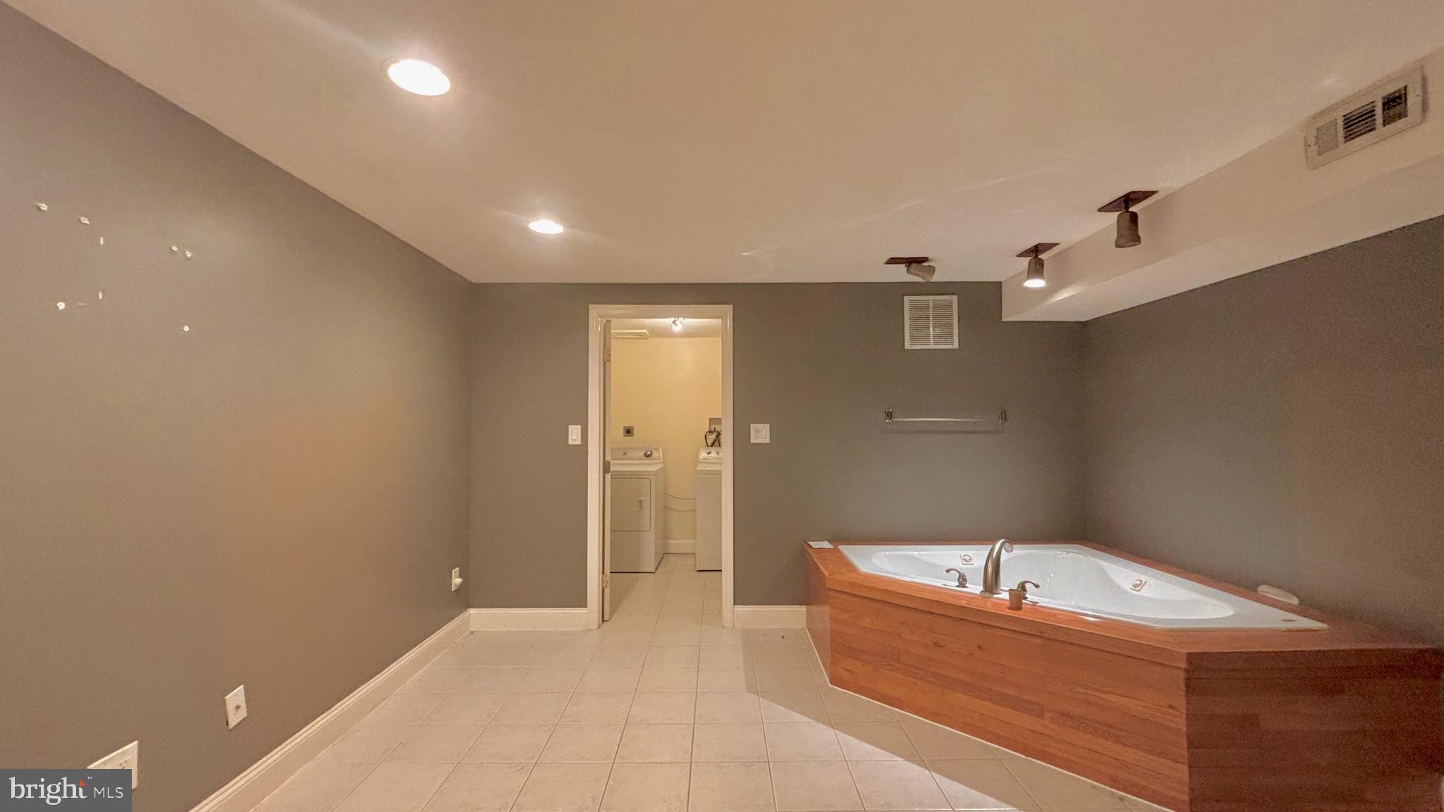 LOWER MOYAMENSING - Residential