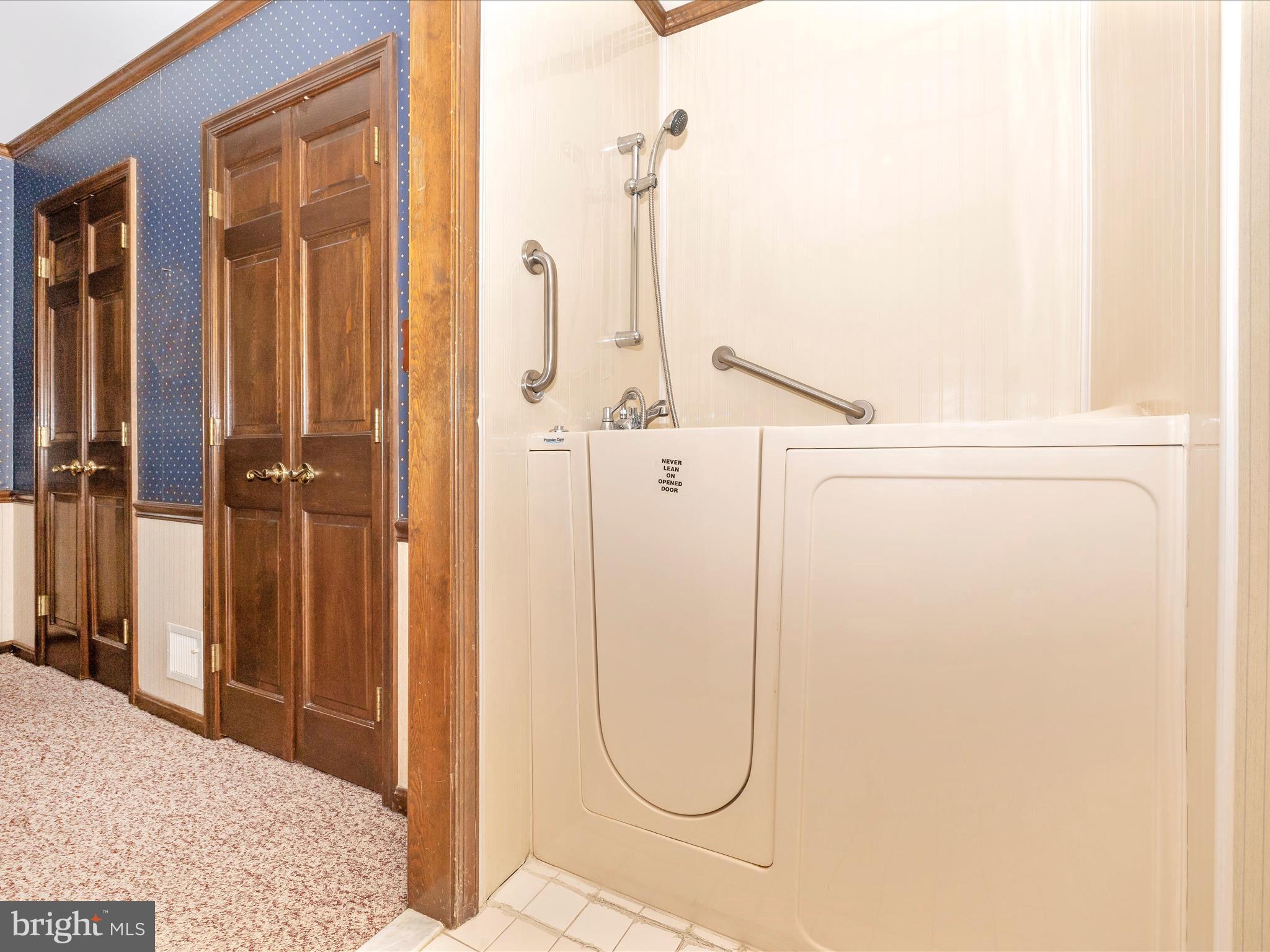 DAMASCUS OUTSIDE - Residential