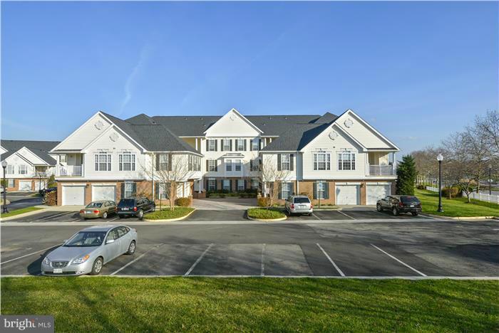 LAKESIDE AT SOUTH RIDING - Residential