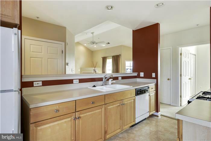 LAKESIDE AT SOUTH RIDING - Residential