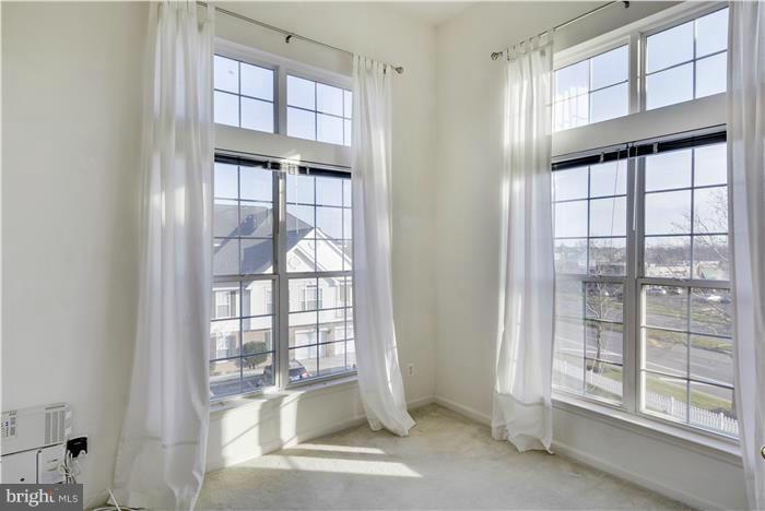 LAKESIDE AT SOUTH RIDING - Residential