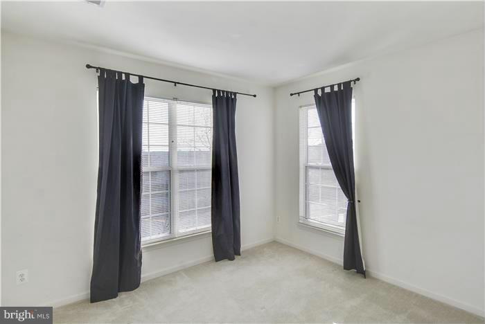 LAKESIDE AT SOUTH RIDING - Residential