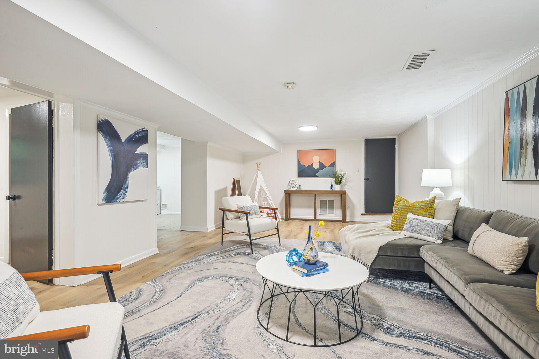 POTOMAC OUTSIDE - Residential