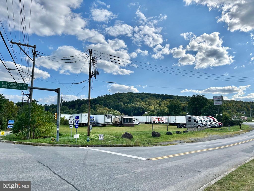 Photo of 1550 Robinhood Drive, ETTERS, PA 17319 (MLS # PAYK2089792)