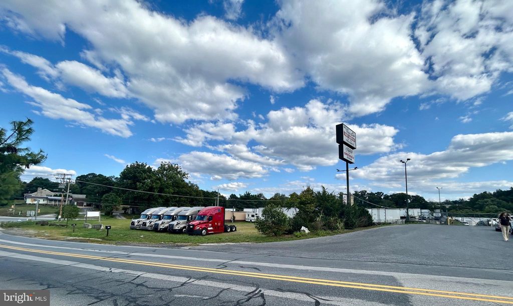 Photo of 1550 Robinhood Drive, ETTERS, PA 17319 (MLS # PAYK2089792)