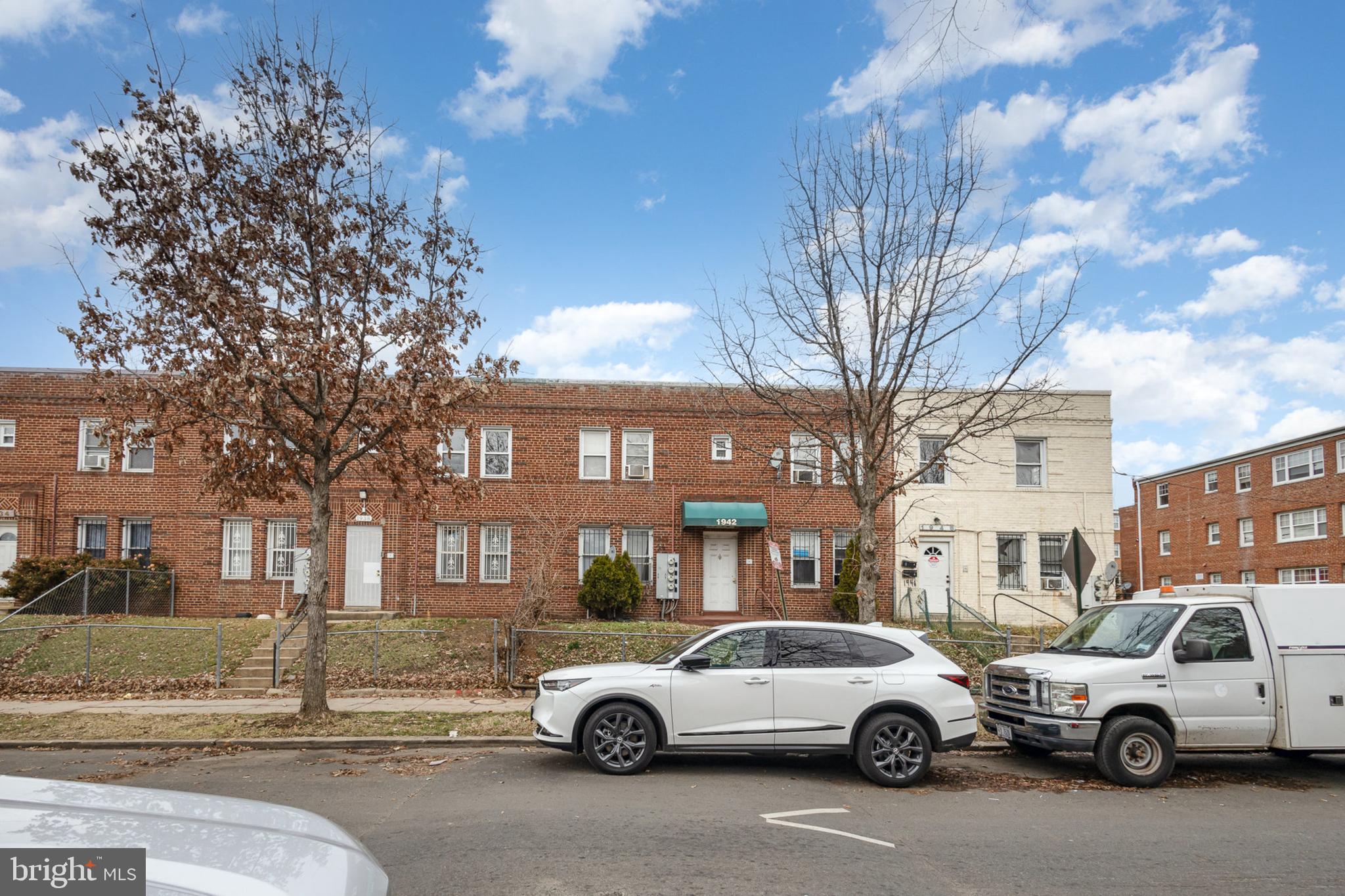 1942 I STREET NE