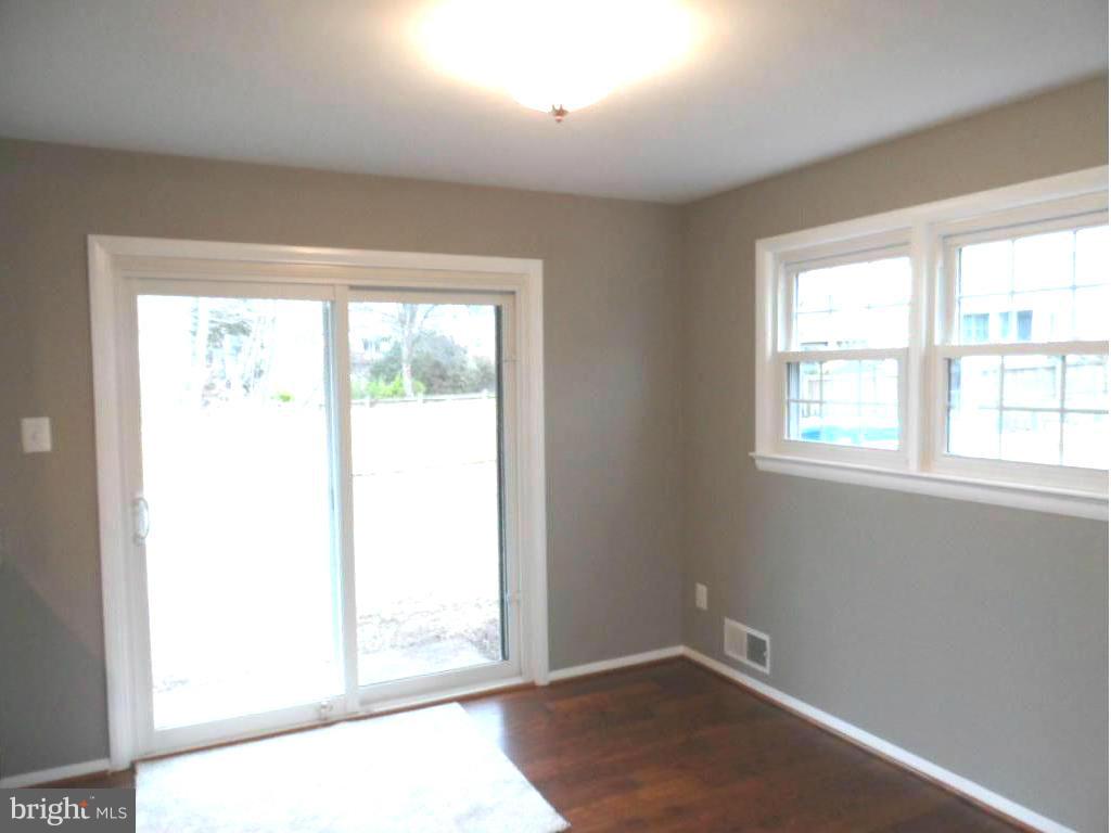 COUNTRY CLUB MANOR - Residential