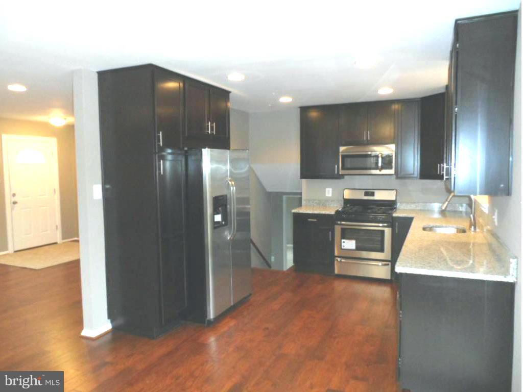 COUNTRY CLUB MANOR - Residential