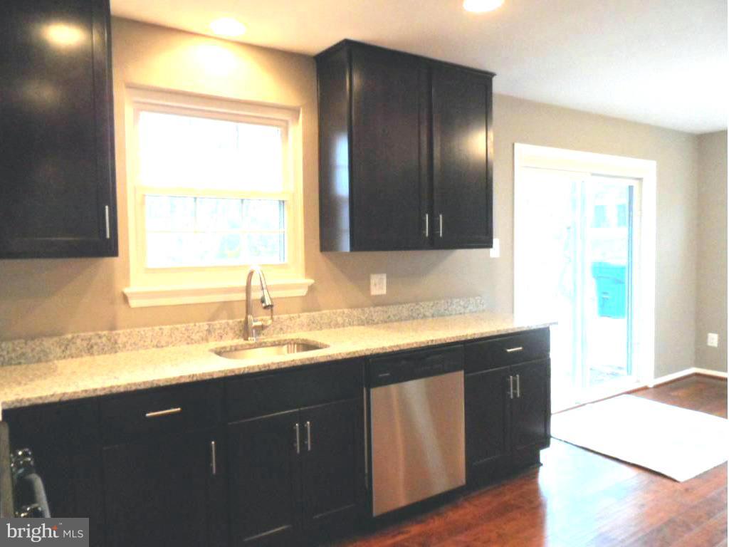 COUNTRY CLUB MANOR - Residential