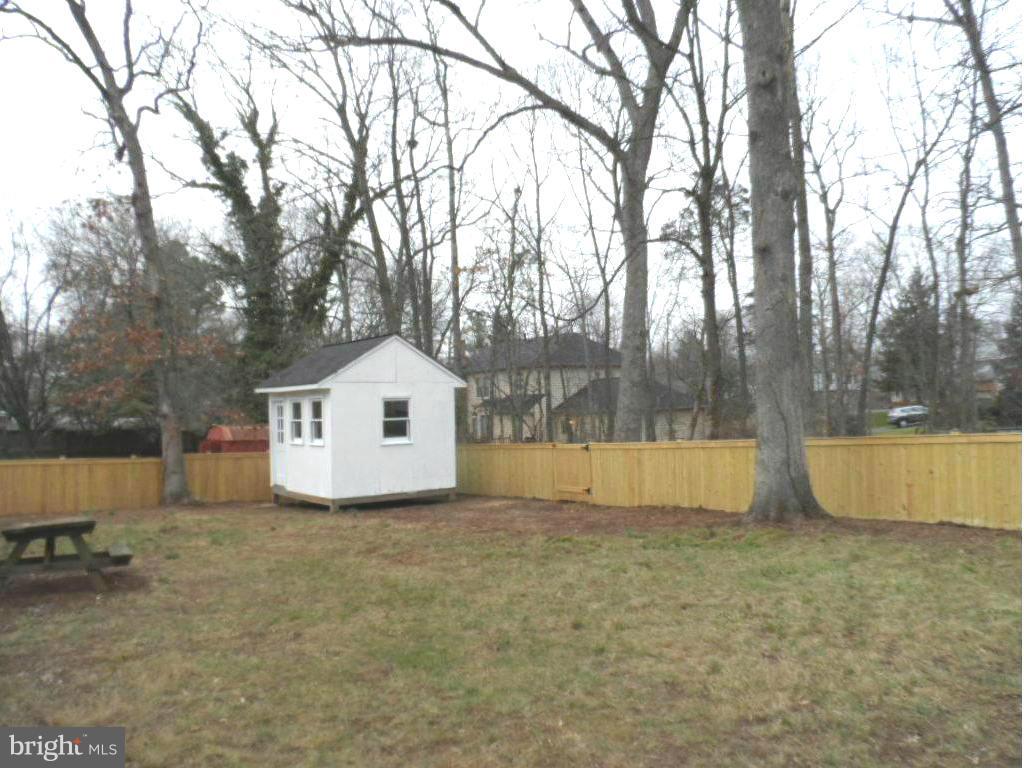 COUNTRY CLUB MANOR - Residential